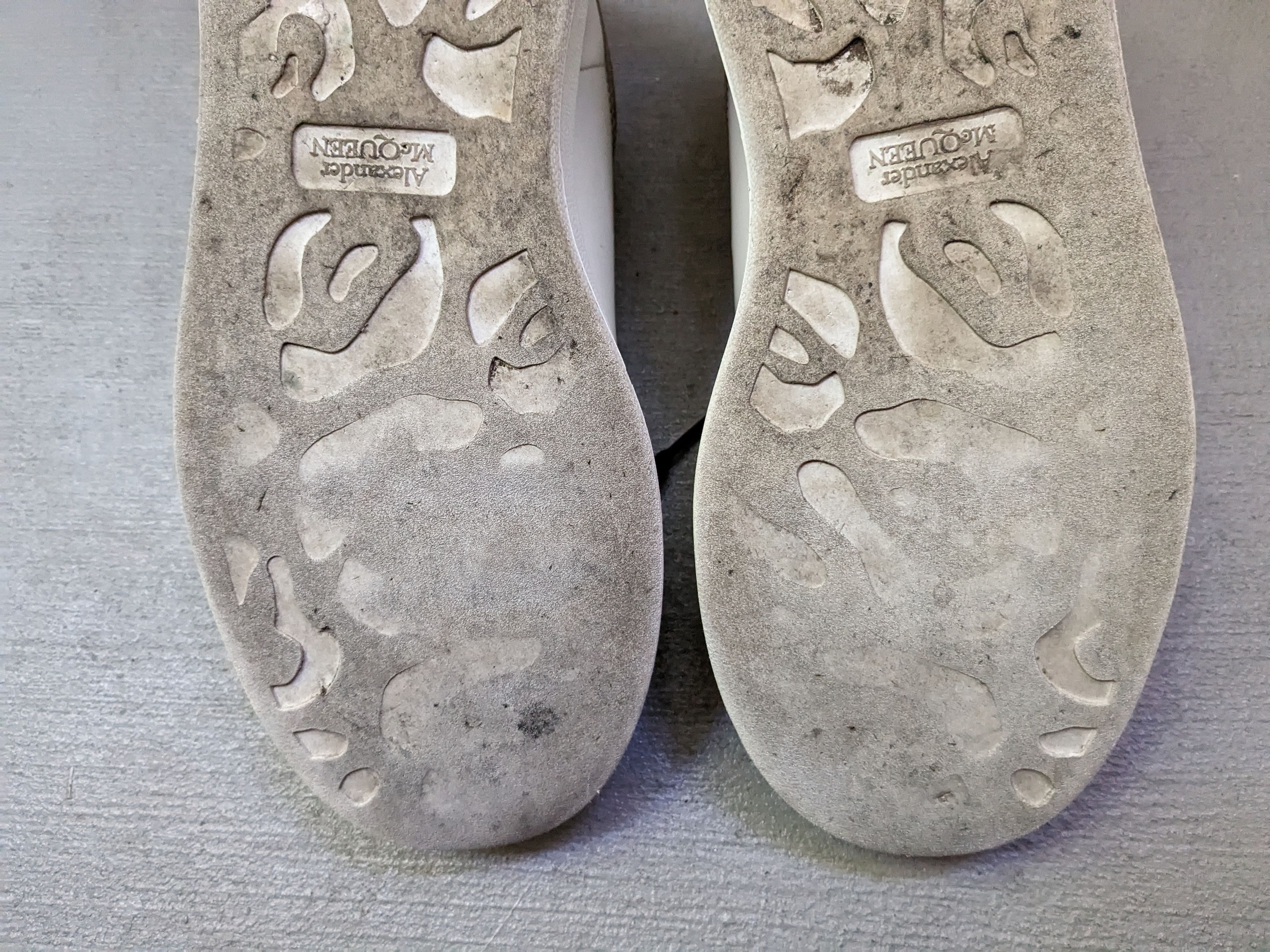 Alexander McQueen Alexander McQueen Larry Oversized Sneakers 9 42 White Gold Size US 9 / EU 42 - 21 Thumbnail