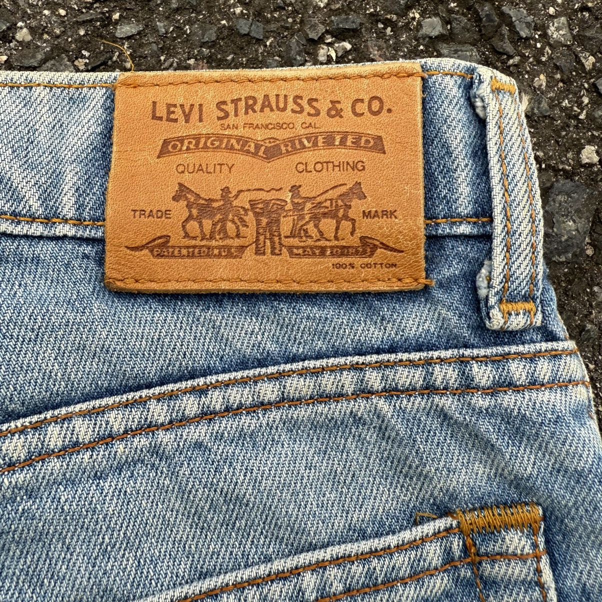 Levi's Vintage Clothing VINTAGE LEVI'S 525 LIGHT WASH FADED DENIM JEANS Size US 29 - 14 Thumbnail