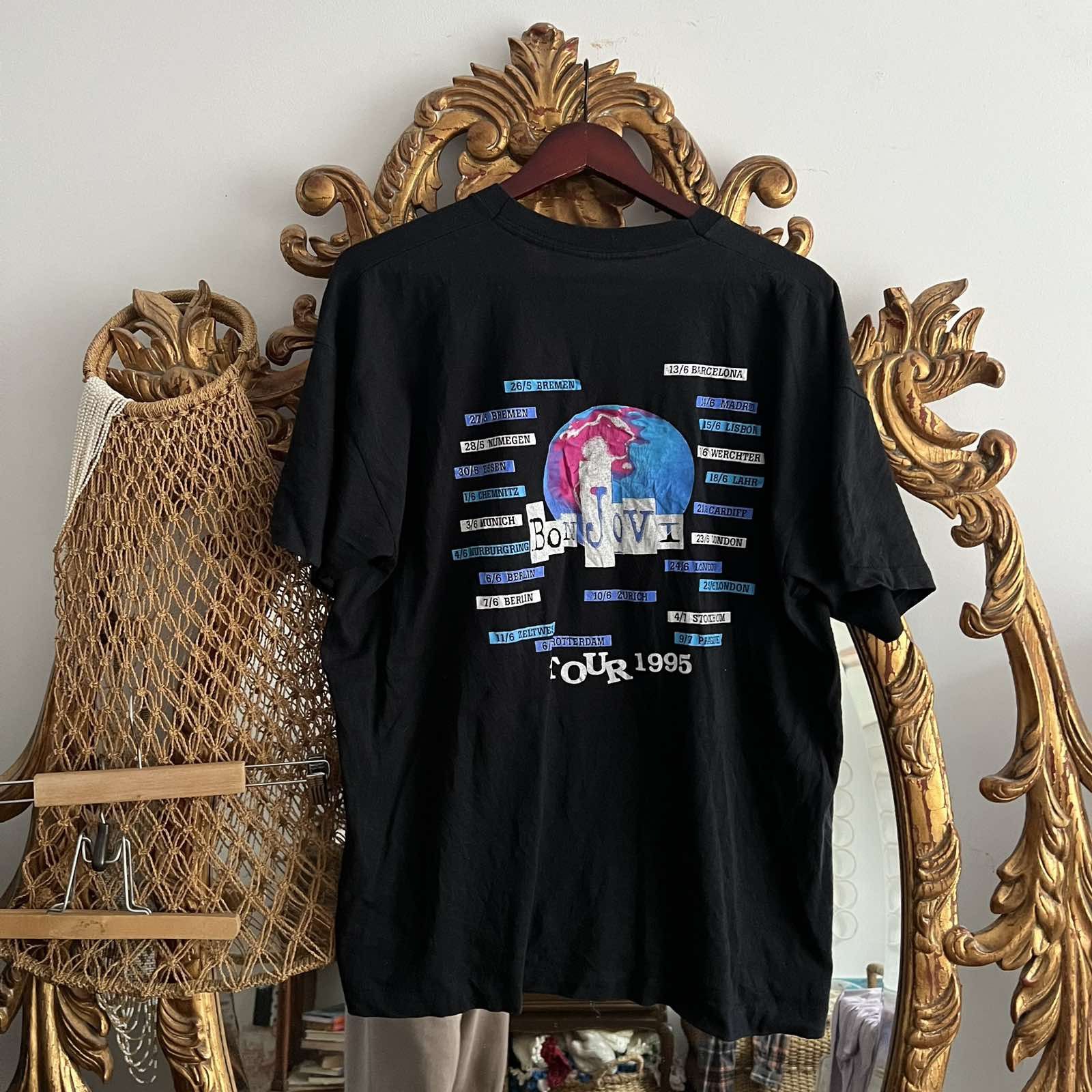 Band Tees 90s Vintage Bon Jovi 1996 Tour T-Shirt Size US XL / EU 56 / 4 - 2 Thumbnail