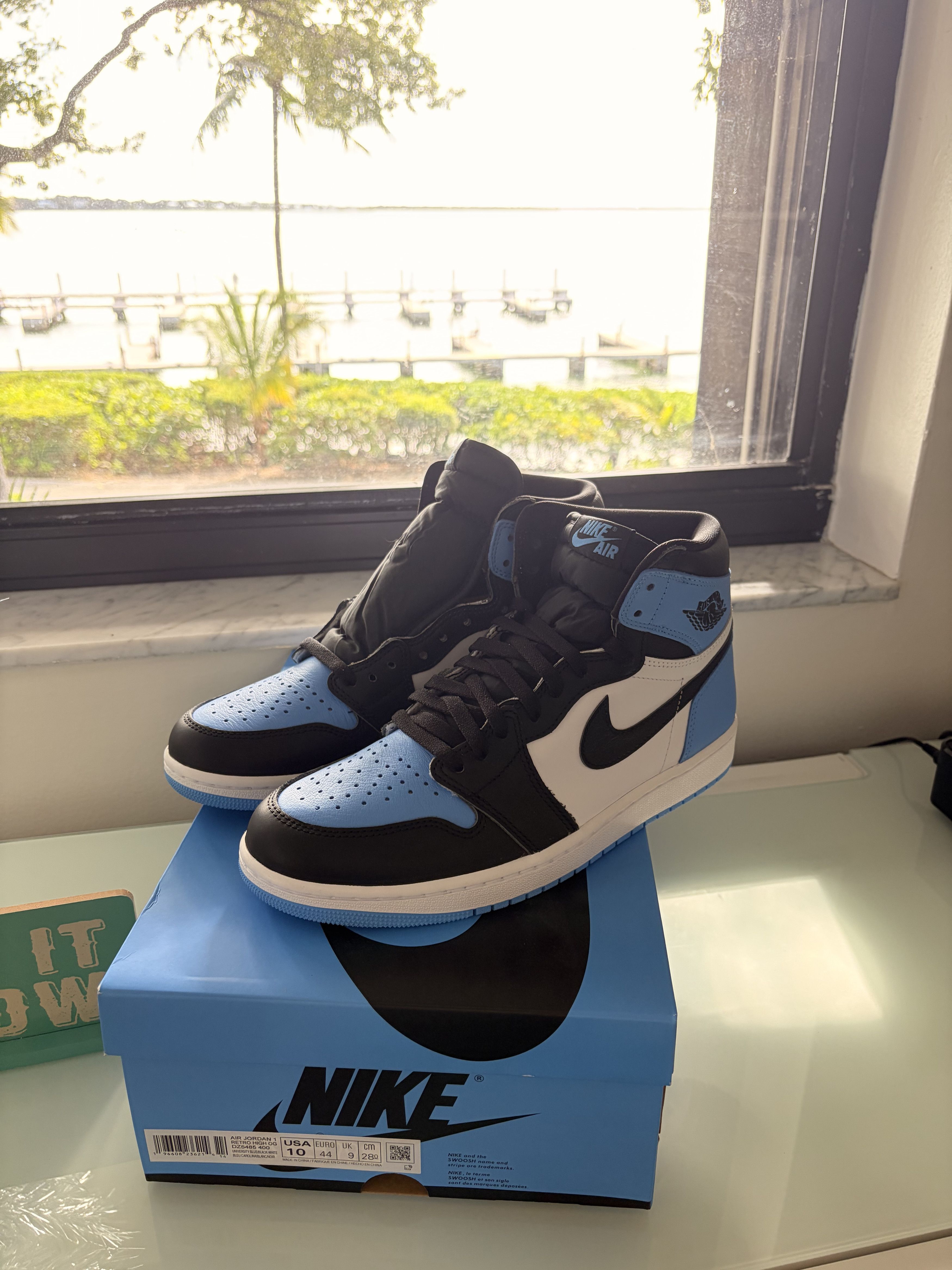 Jordan Brand Jordan 1 Retro High OG UNC Toe Size US 10 / EU 43 - 1 Thumbnail