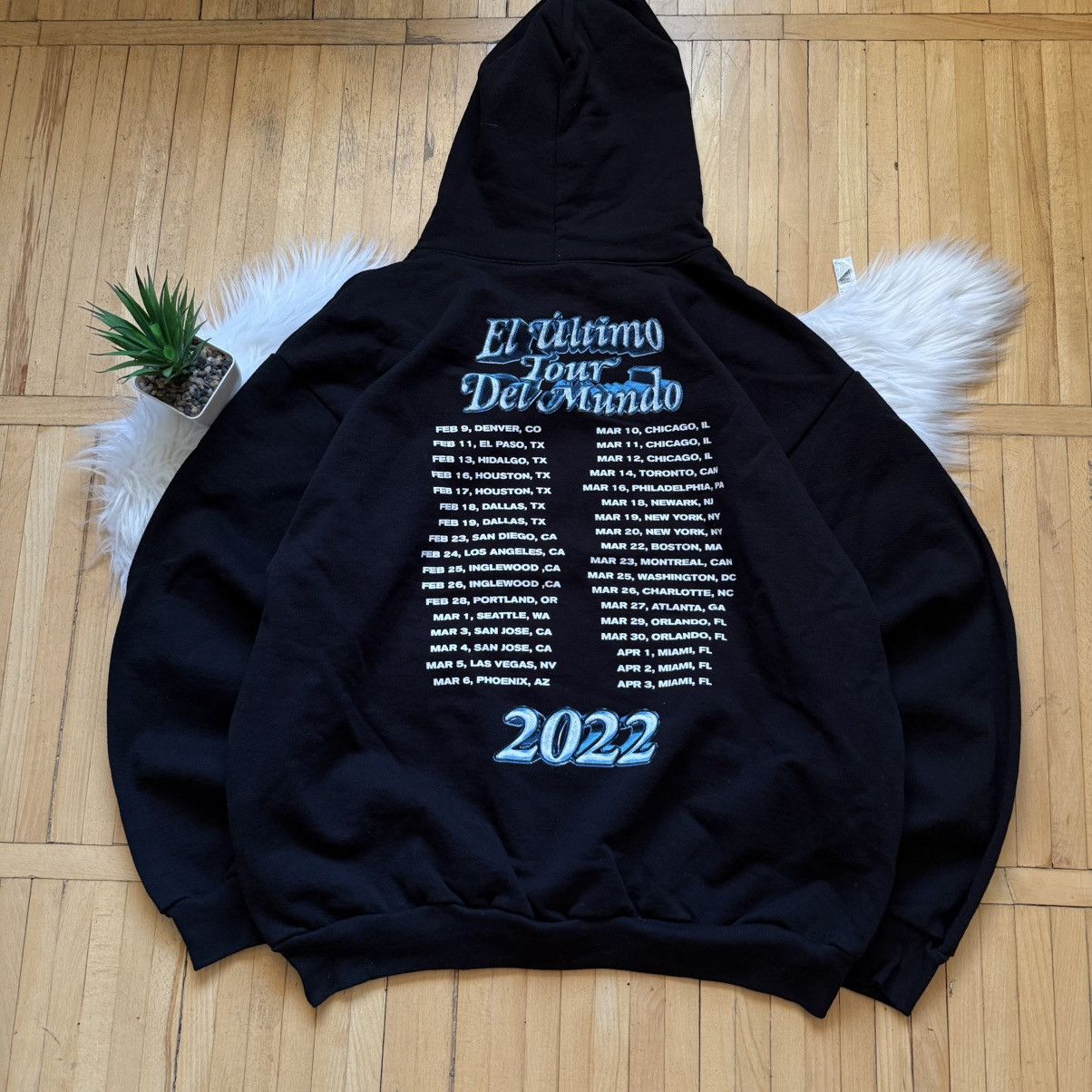 Band Tees 📌 Bad Bunny El Ultimo Tour Del Mundo Oversized Hoodie Size US XL / EU 56 / 4 - 7 Thumbnail
