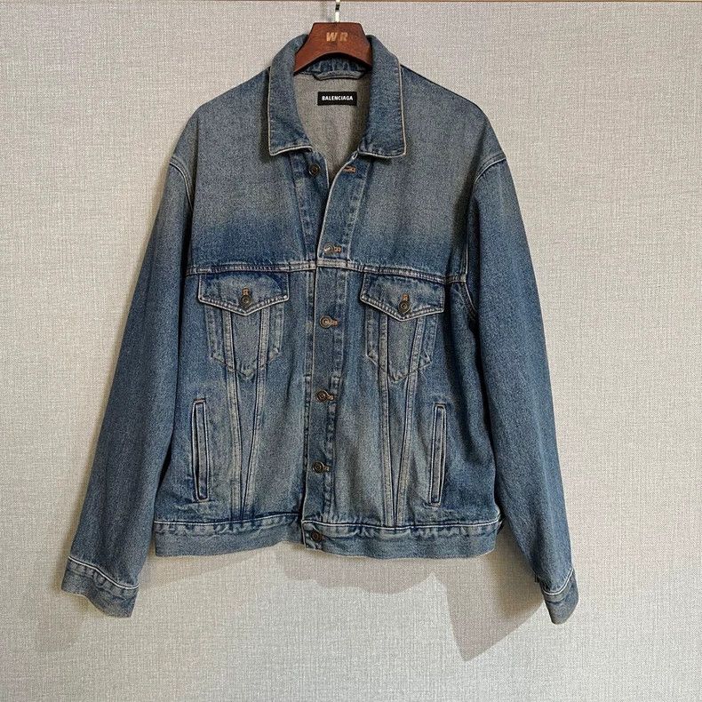 Balenciaga Balenciaga Red graffiti logo denim jacket Size US M / EU 48-50 / 2 - 1 Thumbnail