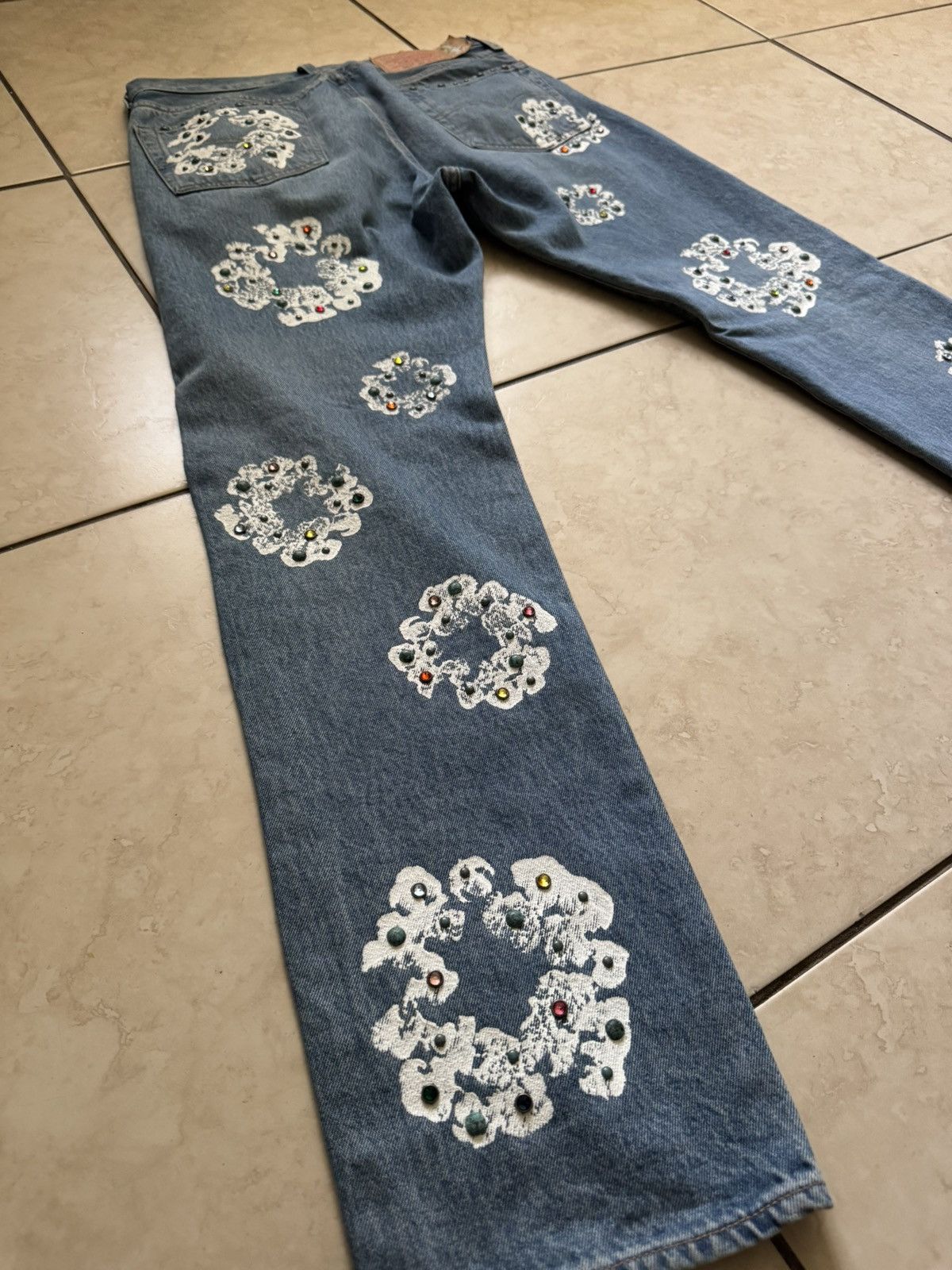 DENIM TEARS × Levi's Denim Tears x Levi's 501 Cotton Rhinestone Wreath Jeans Size US 33 - 8 Thumbnail