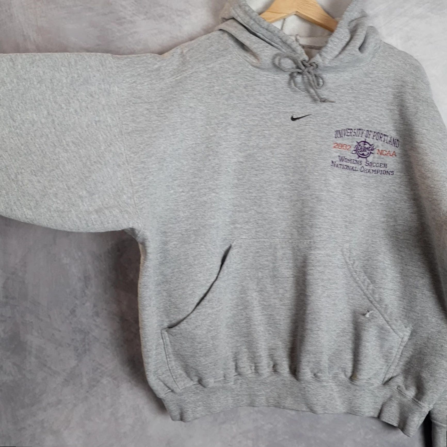 Nike VINTAGE Nike Hoodie Mens Large Gray Sailor University of Portland Pilots 2002 NCAA Womens Soccer National Champions Swoosh Embroidery Size US L / EU 52-54 / 3 - 3 Thumbnail