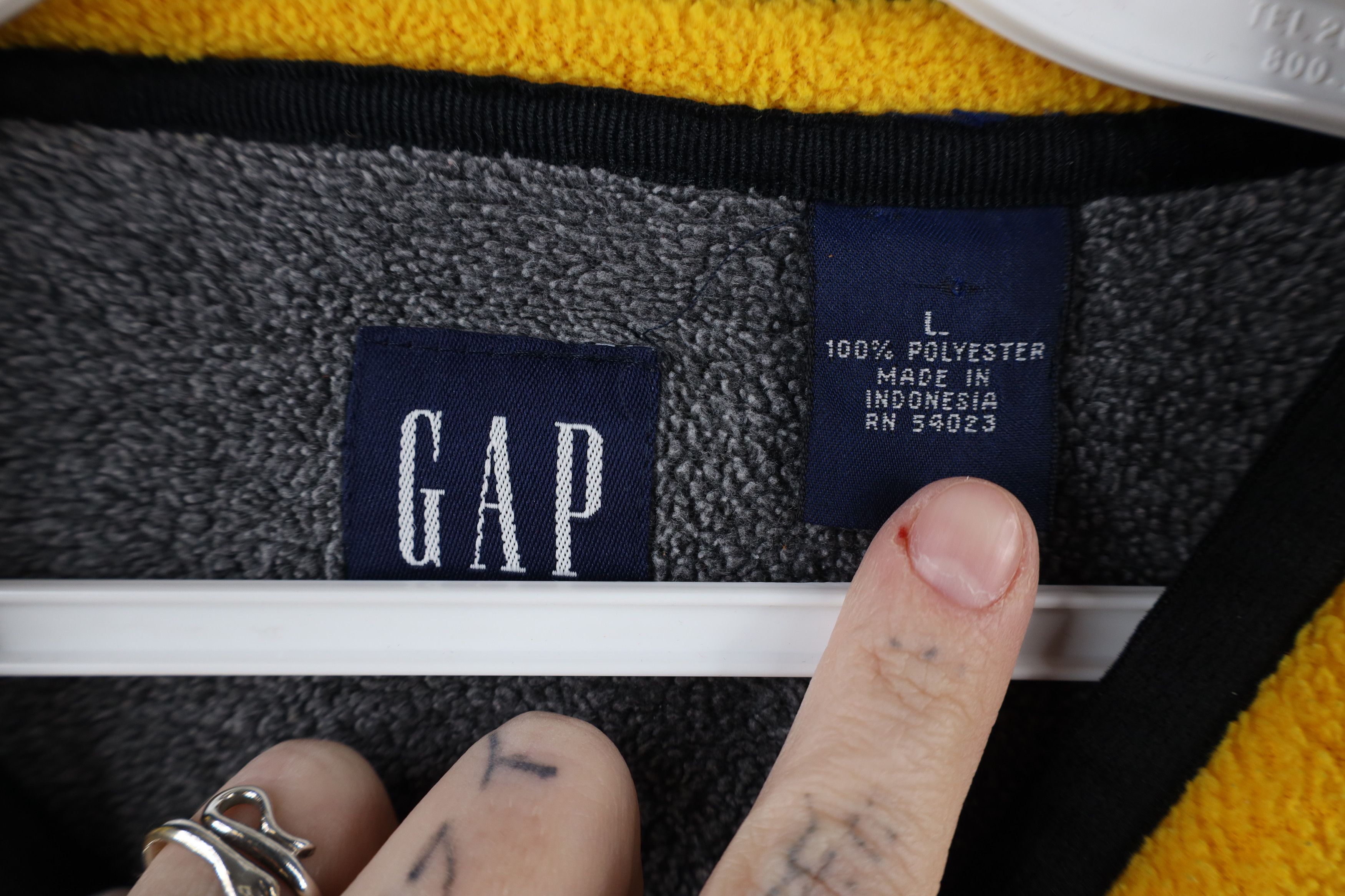 Gap × Vintage Vintage Y2K 2000 Gap Heavy Fleece V-Neck Sweater Yellow Size US L / EU 52-54 / 3 - 6 Thumbnail