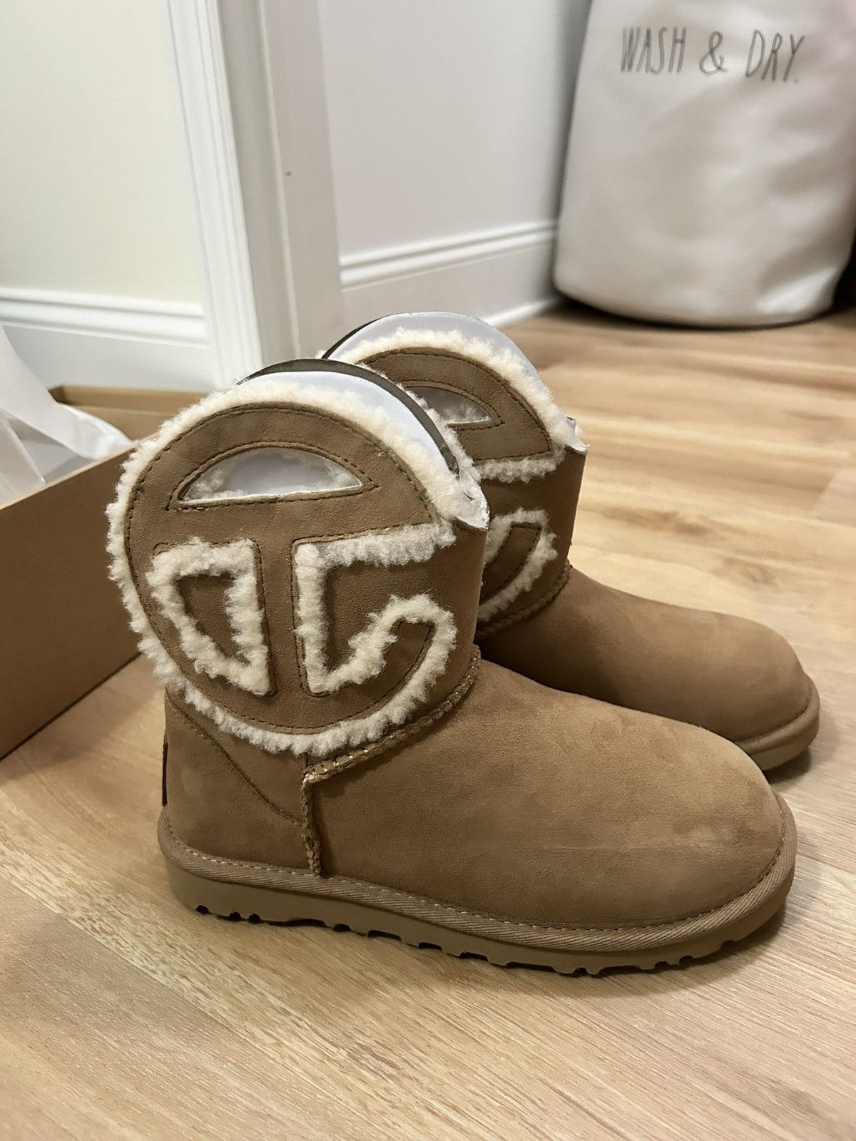 Telfar × Ugg UGG x Telfar Chestnut Ugg Boot Size US 4 / IT 34 - 1 Thumbnail