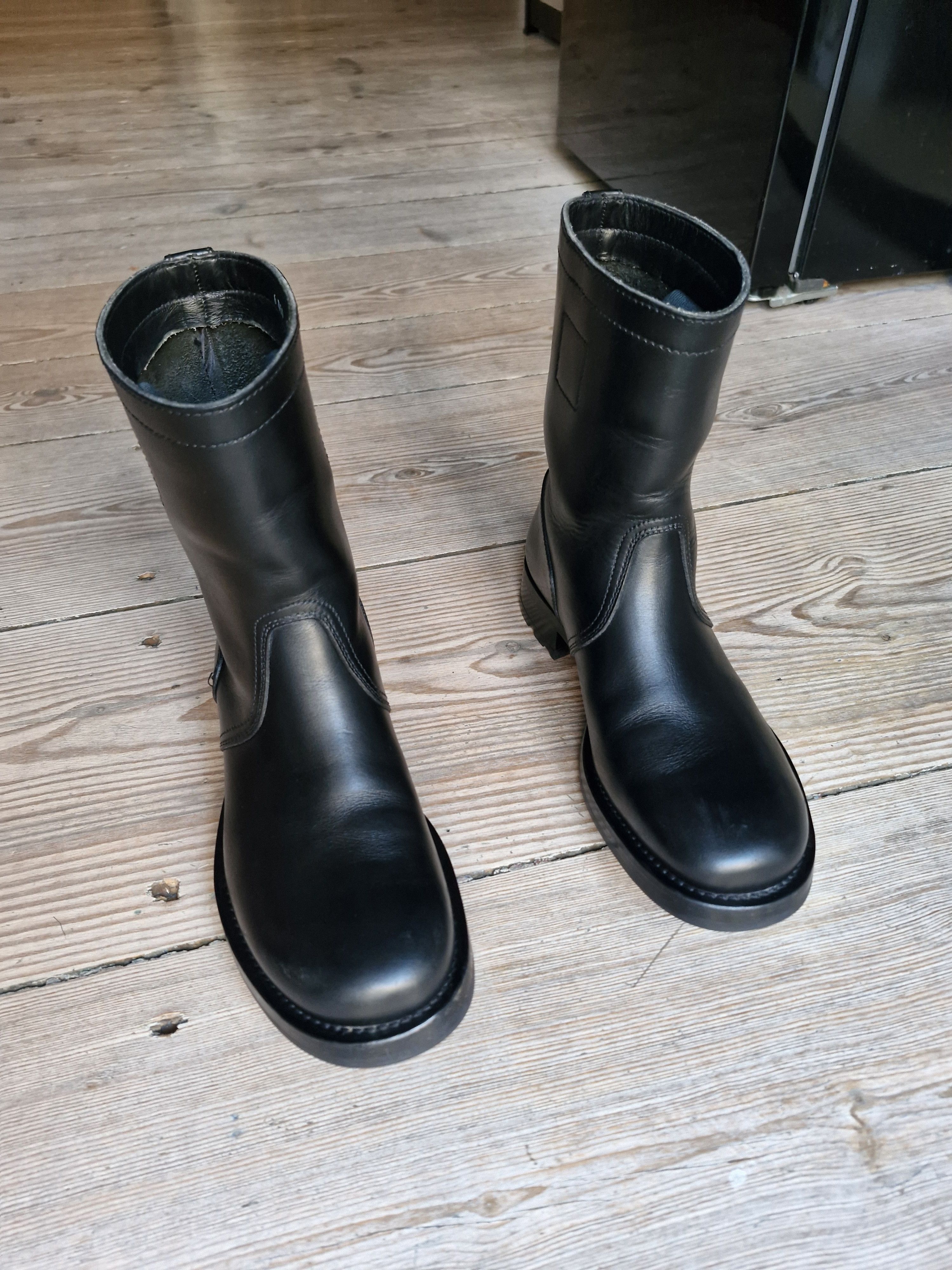Miu Miu Short, pull-on FW01 "Peco" boots Size US 7 / EU 40 - 7 Thumbnail