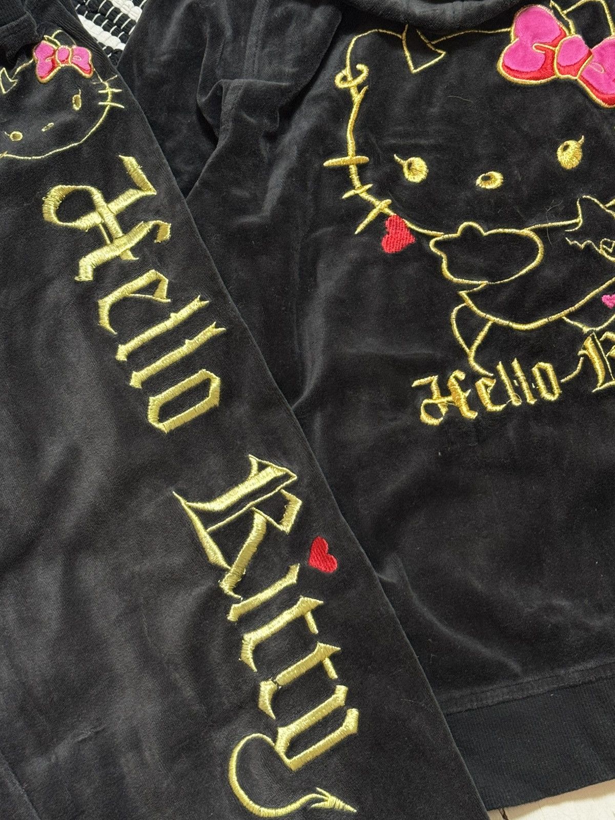 Cartoon Network VINTAGE HELLO KITTY VELOUR TRACKSUIT Size M / US 6-8 / IT 42-44 - 2 Thumbnail