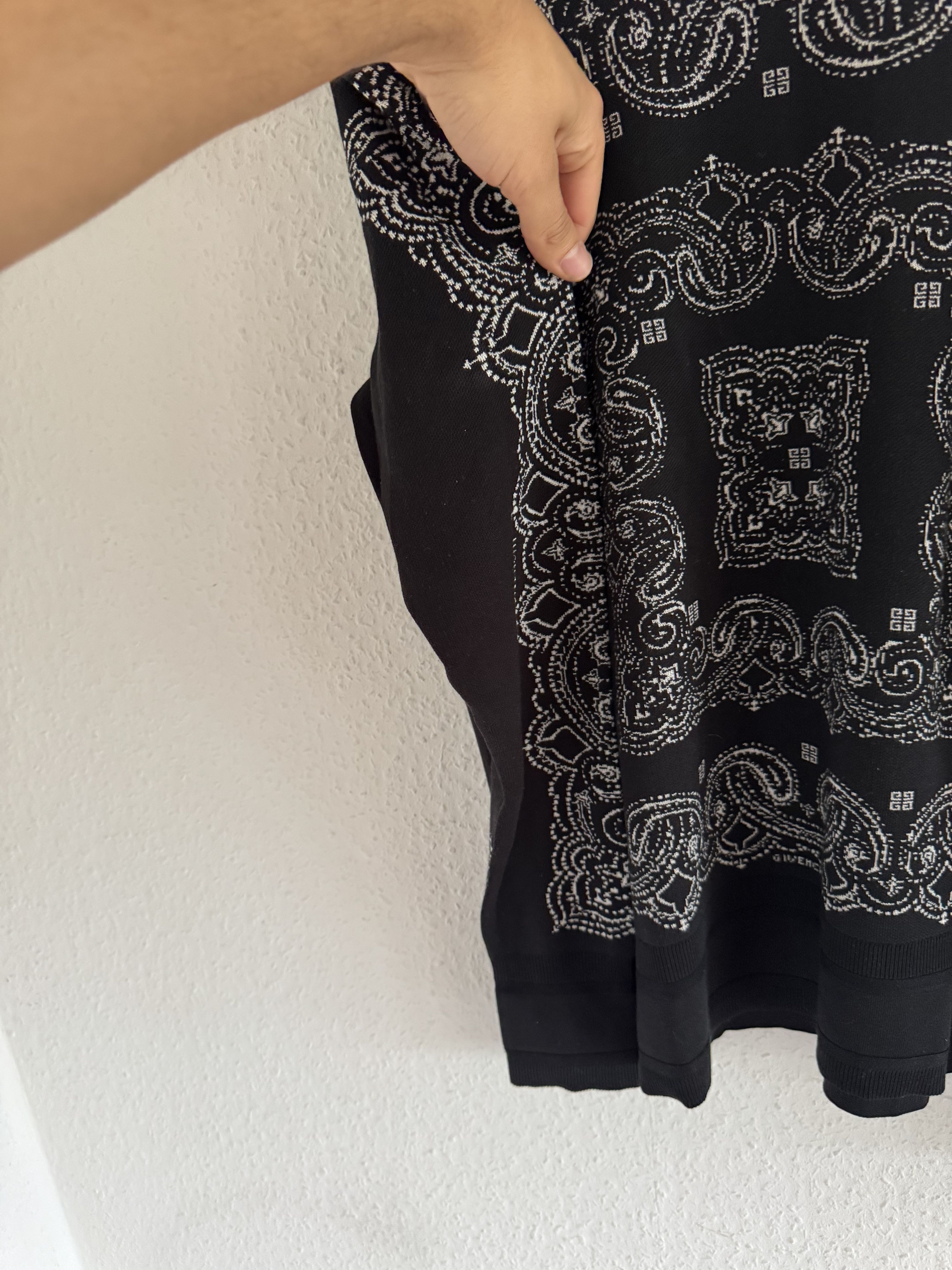 Givenchy Black White Paisley Silk Pullover Size US S / EU 44-46 / 1 - 4 Thumbnail