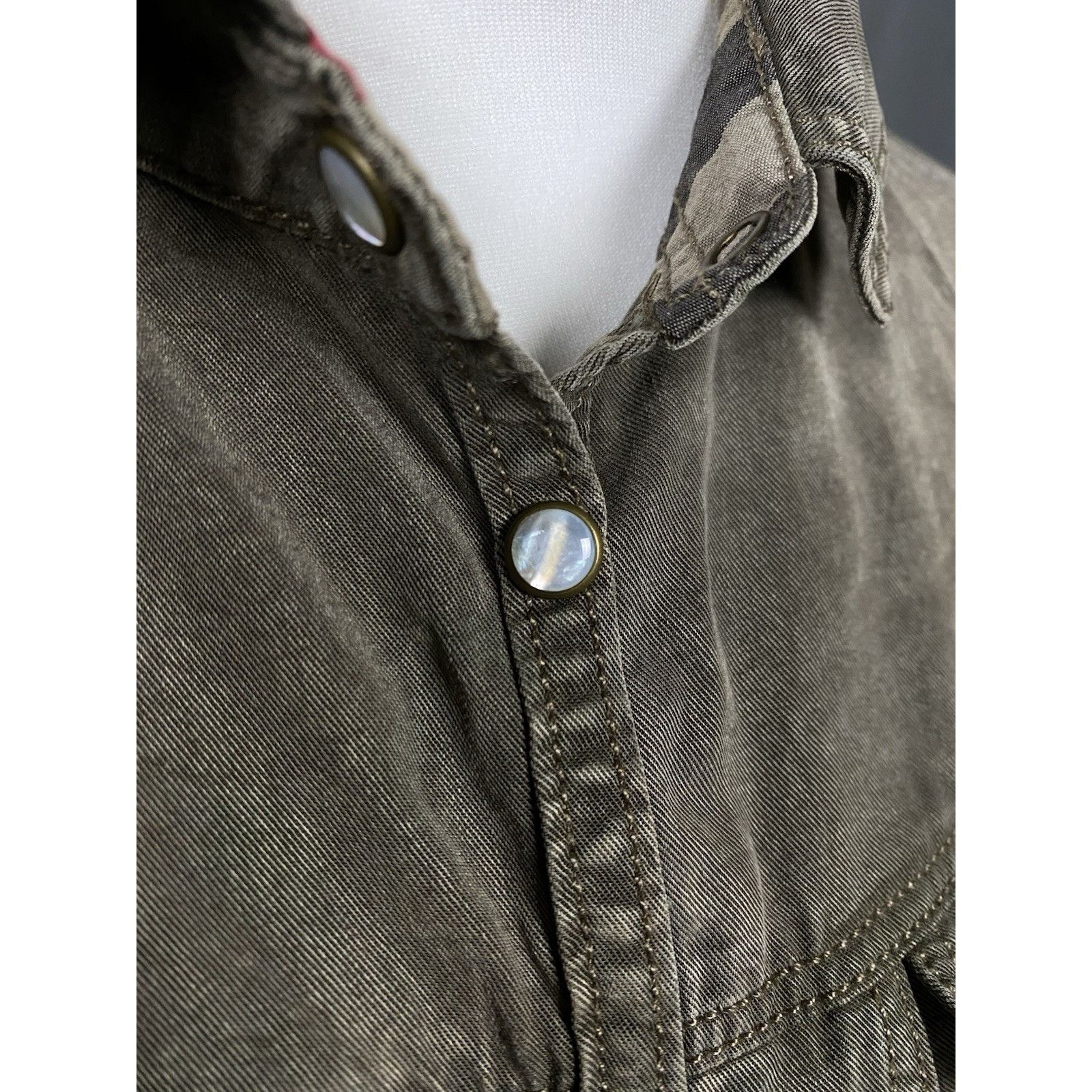 Burberry Burberry Distressed Women's Khaki Green Gray Longsleeve Snap Size L / US 10 / IT 46 - 11 Thumbnail