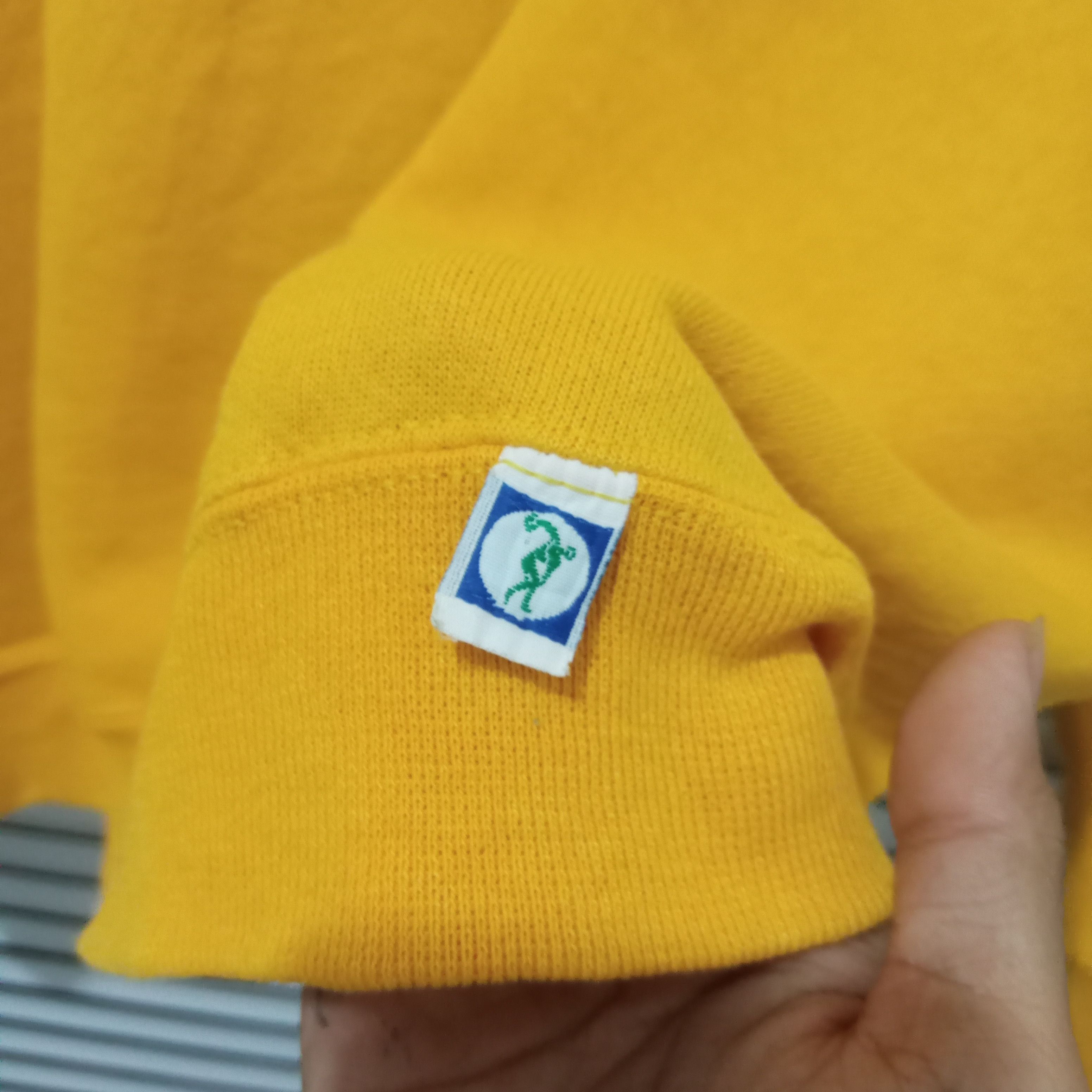 Vintage Vintage 90s Discus Atheltic yellow blank sweatshirt Size US L / EU 52-54 / 3 - 3 Thumbnail