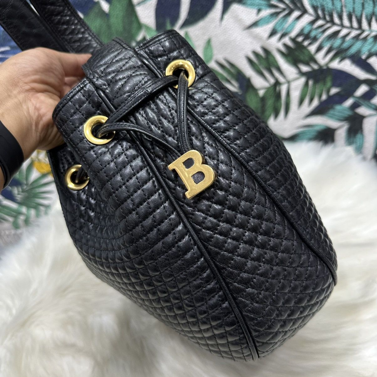 Bally Authentic BALLY Vtg. Bucket Drawstring Lambskin Shoulder Bag Size ONE SIZE - 8 Thumbnail