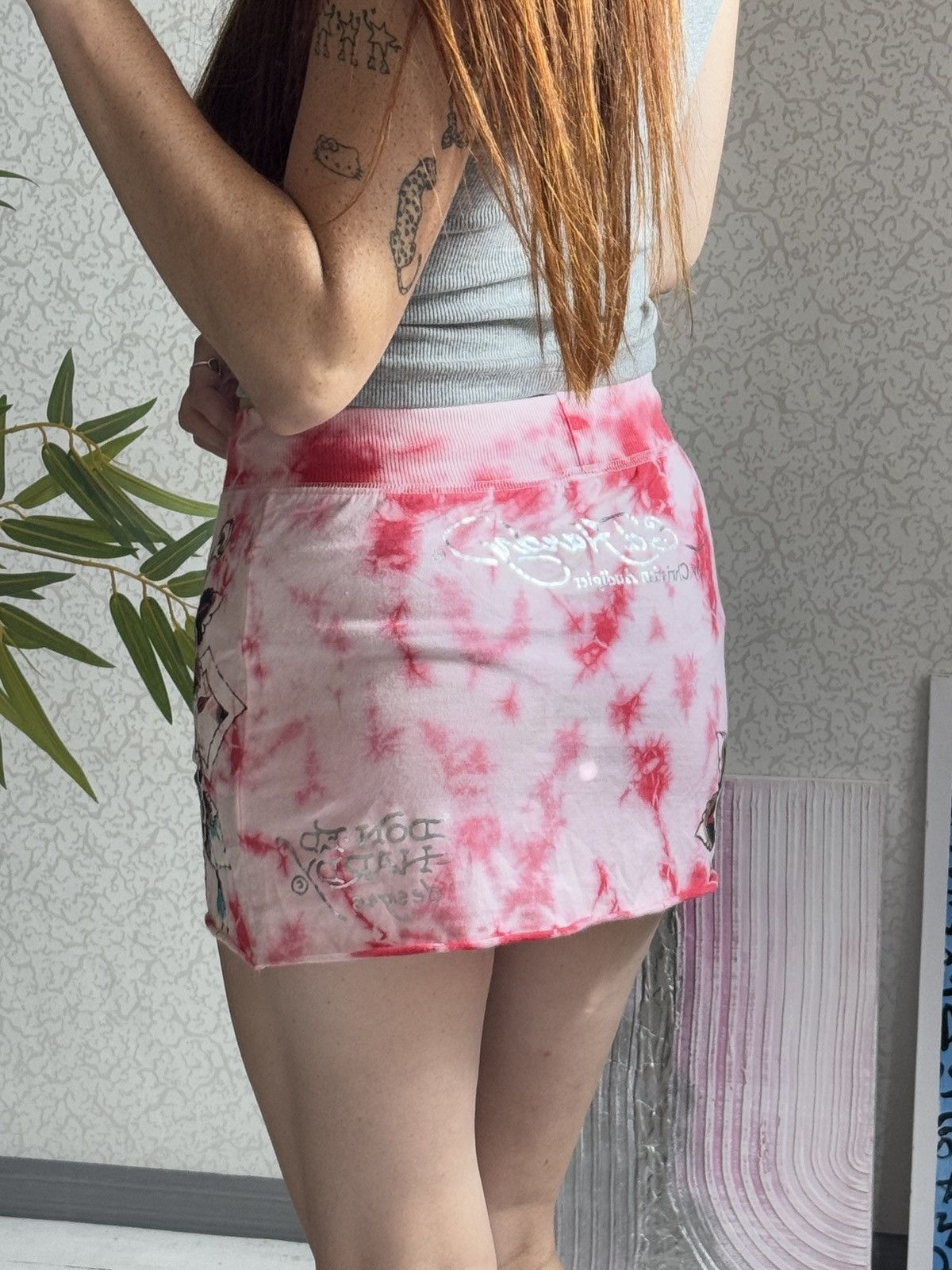 Ed Hardy ED HARDY SKULL 2000s TIE DYE MINI SKIRT Size 28" / US 6 / IT 42 - 2 Thumbnail