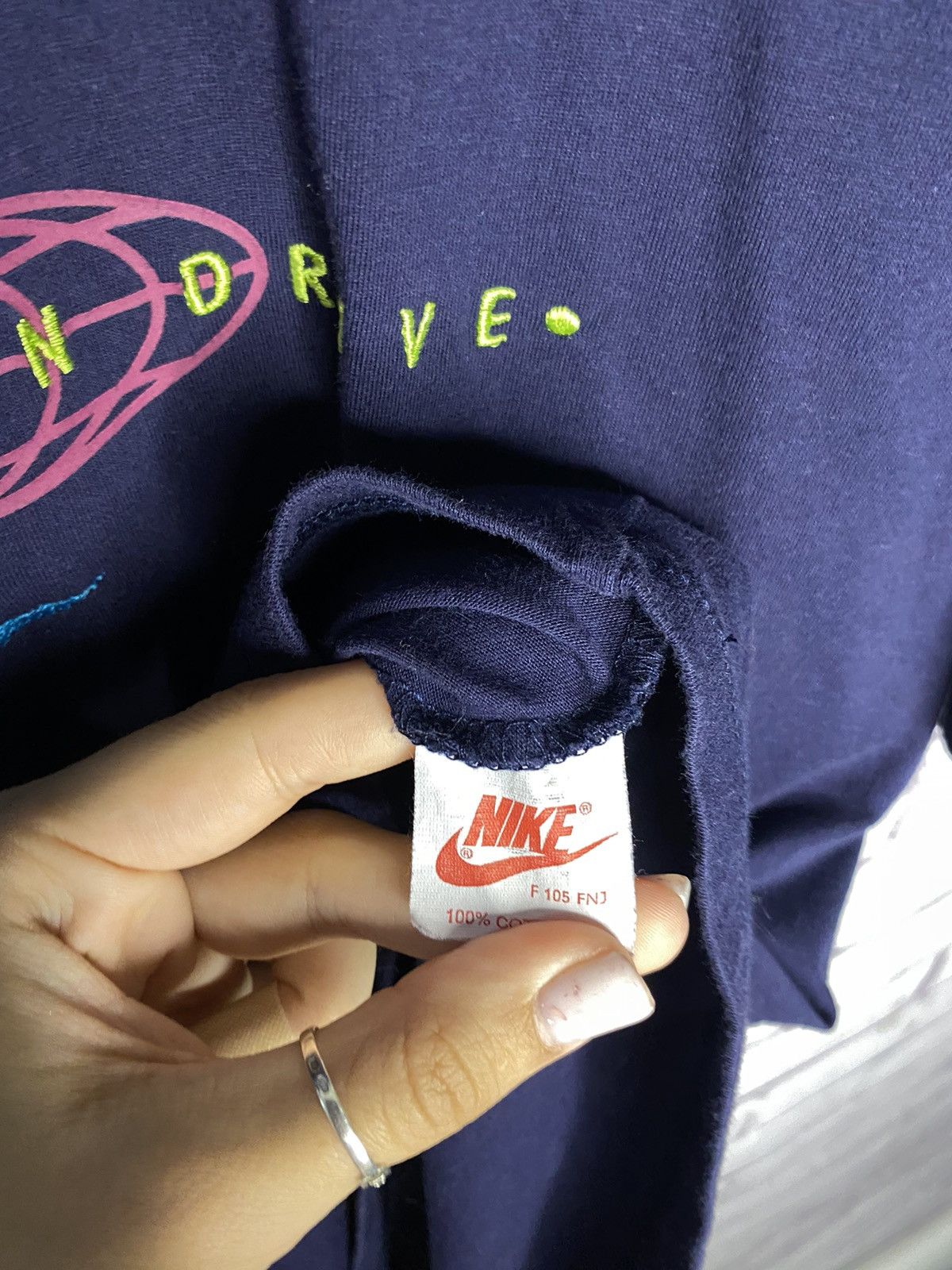 Nike Mens y2k rare Nike Rare Vintage Centr Swoosh Logo Tee Size US M / EU 48-50 / 2 - 8 Thumbnail