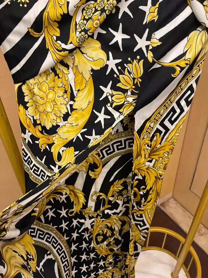 Versace Versace Printed slit skirt Size 26" / US 2 / IT 38 - 7 Thumbnail