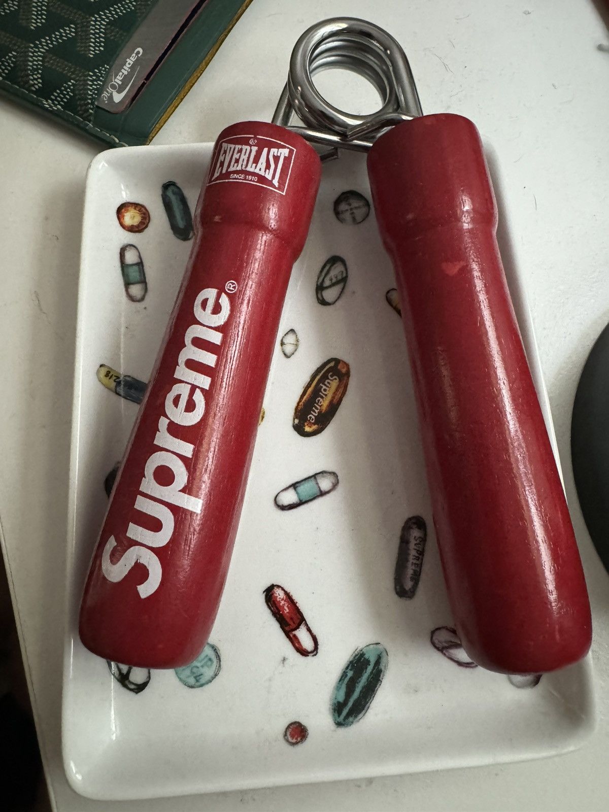 Supreme Supreme Hand Grip Size ONE SIZE - 2 Thumbnail