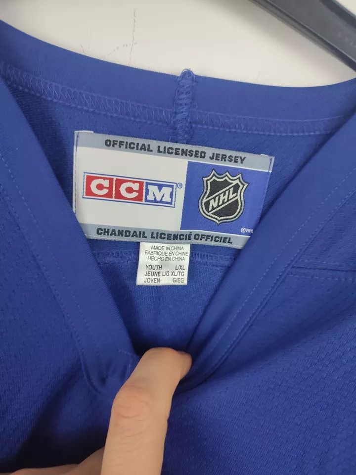 Ccm TORONTO MAPLE CCM Jersey size young L/XL Size US L / EU 52-54 / 3 - 10 Thumbnail