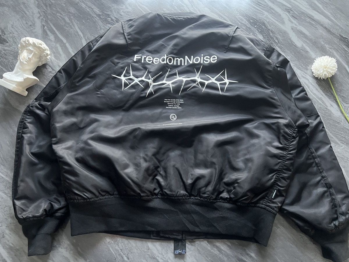 GU × Undercover Undercover x GU : Bomber Jacket Freedom Noise Size US M / EU 48-50 / 2 - 2 Thumbnail