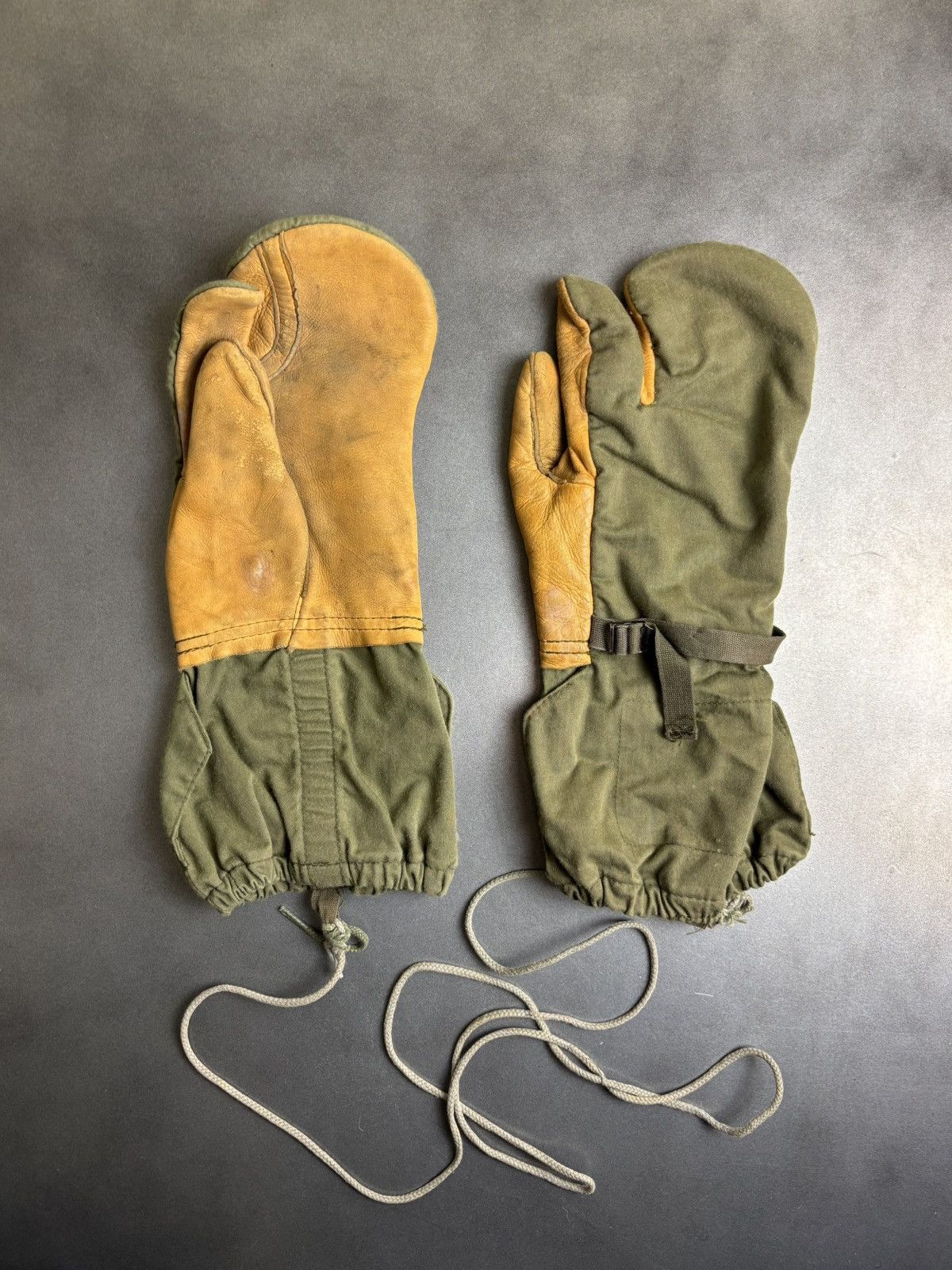 Vintage Vintage M-65 Trigger Mittens Vietname Shooting Mitts Cold We Size ONE SIZE - 1 Thumbnail