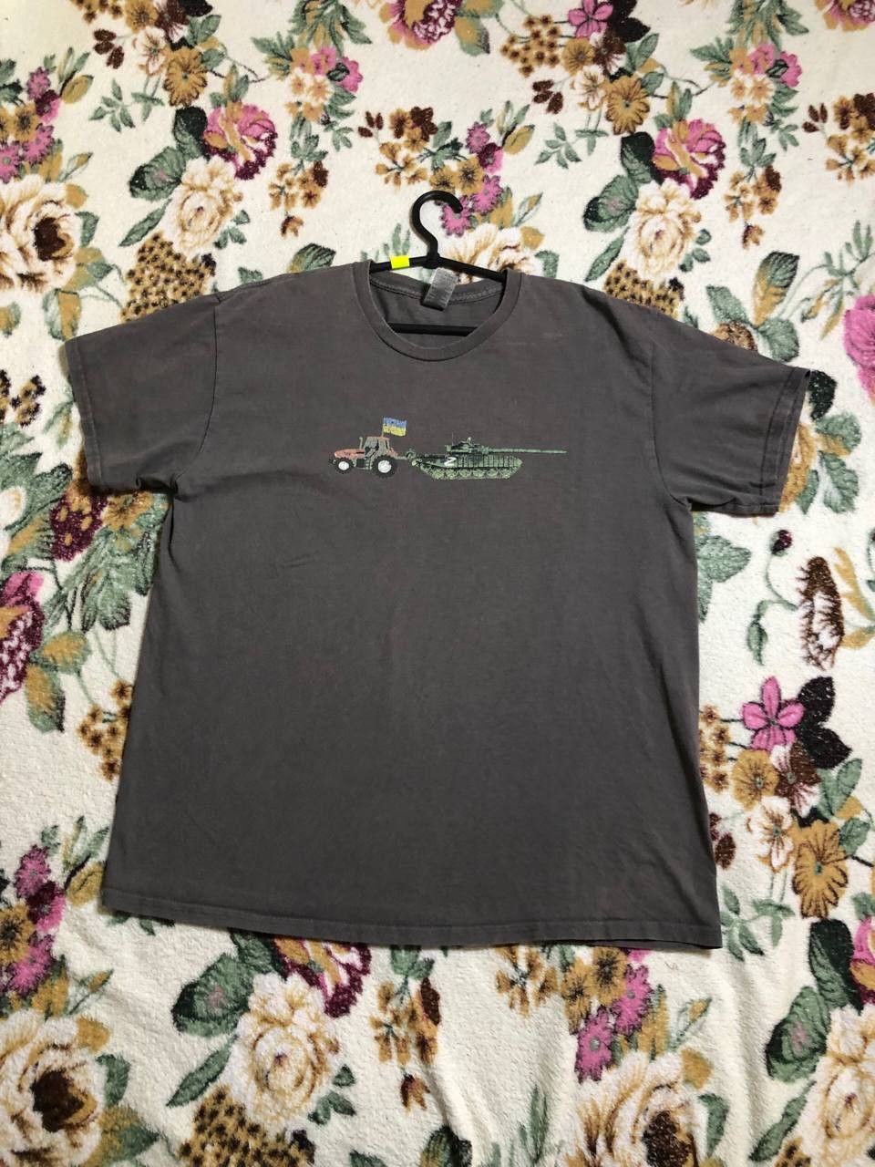 Other Support UKRAINE tractor pulling T-72 Russian tank T-shirt Size US L / EU 52-54 / 3 - 1 Thumbnail