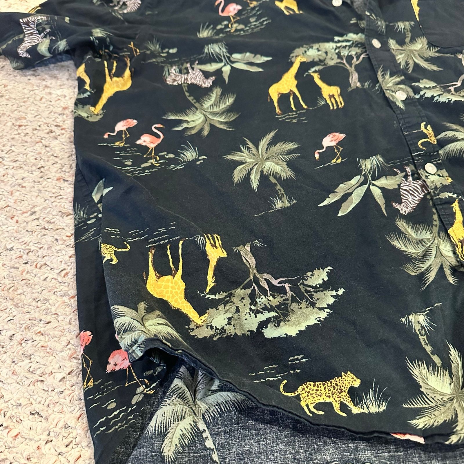 Old Navy Old Navy XXXL Safari Print Button Down Shirt Short Sleeve Size US XXL / EU 58 / 5 - 6 Thumbnail