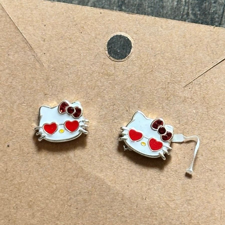 Other sanrio hello kitty red white stud earrings Size ONE SIZE - 2 Thumbnail