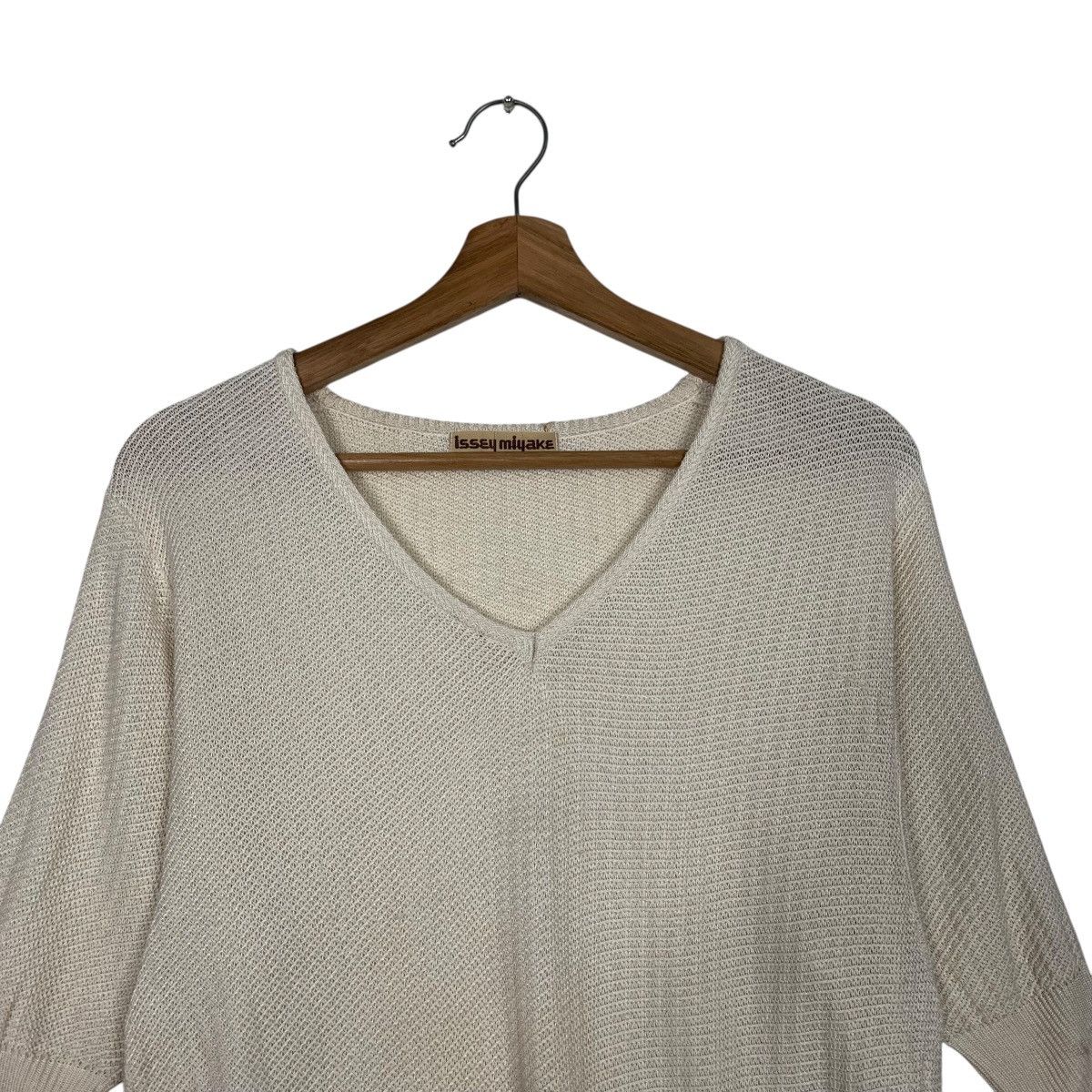 Issey Miyake Vintage ISSEY MIYAKE Short Sleeve V Neck Knitwear #3557-C162 Size US S / EU 44-46 / 1 - 2 Thumbnail