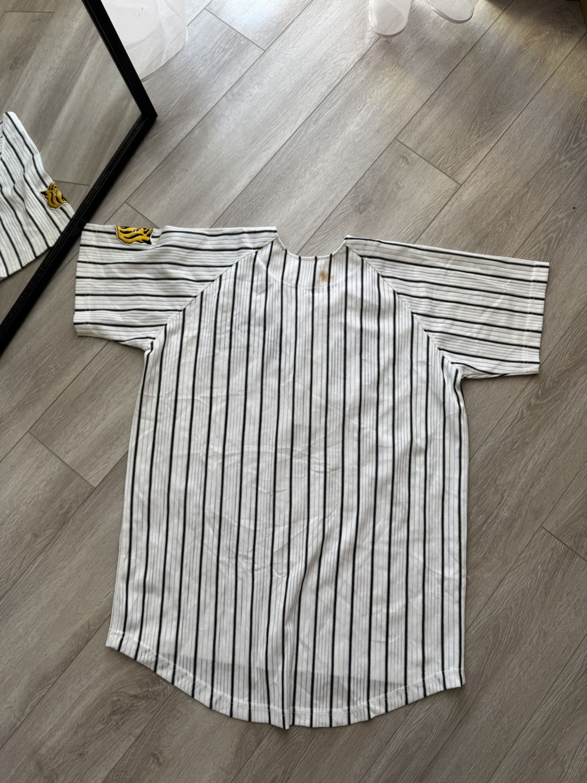 Mizuno Hanshin Tigers Game Jersey Japan XL / Game-Worn Size US L / EU 52-54 / 3 - 7 Thumbnail