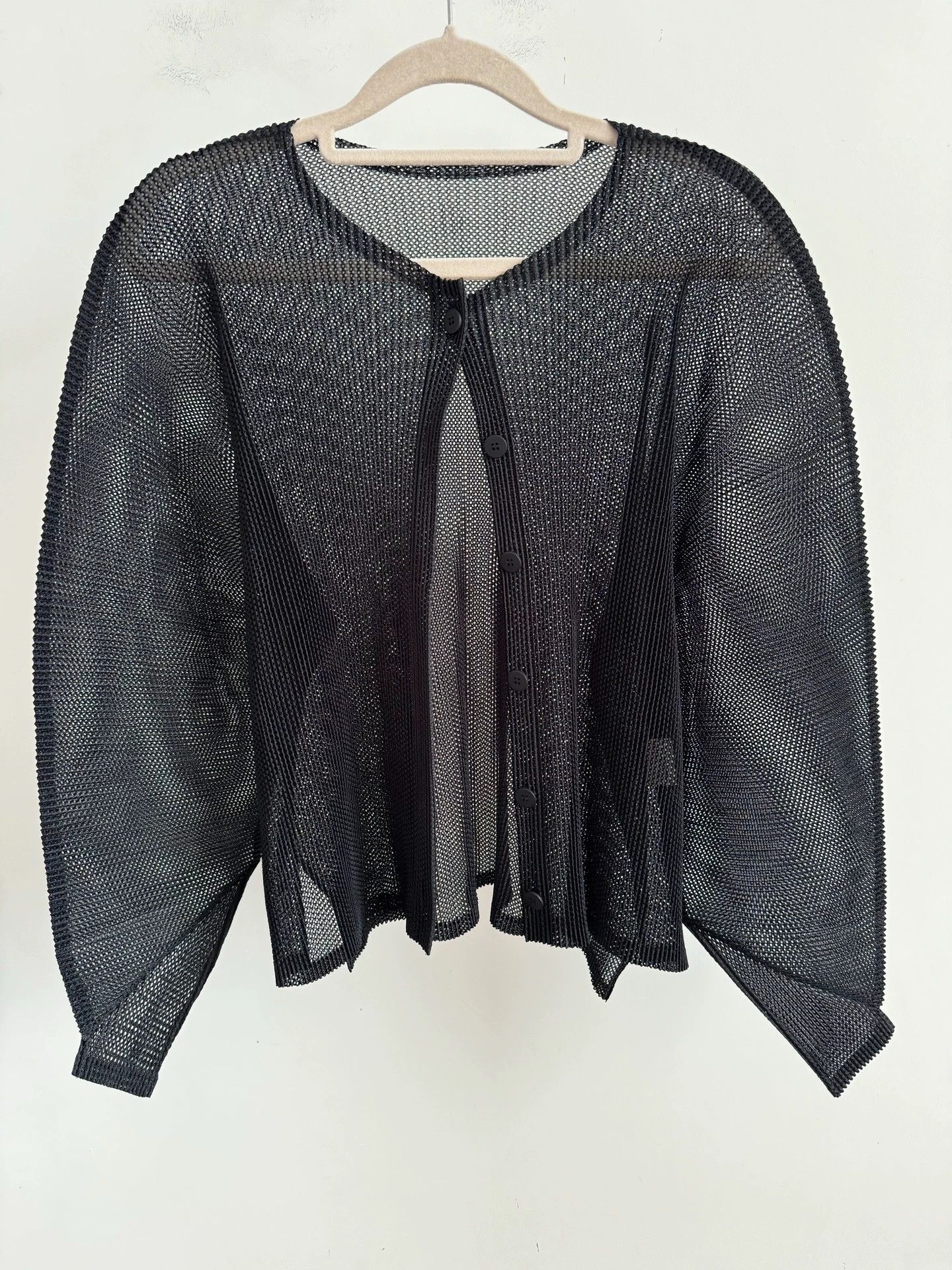 Issey Miyake issey miyake Black pleated long sleeved cardigan Size US S / EU 44-46 / 1 - 1 Thumbnail