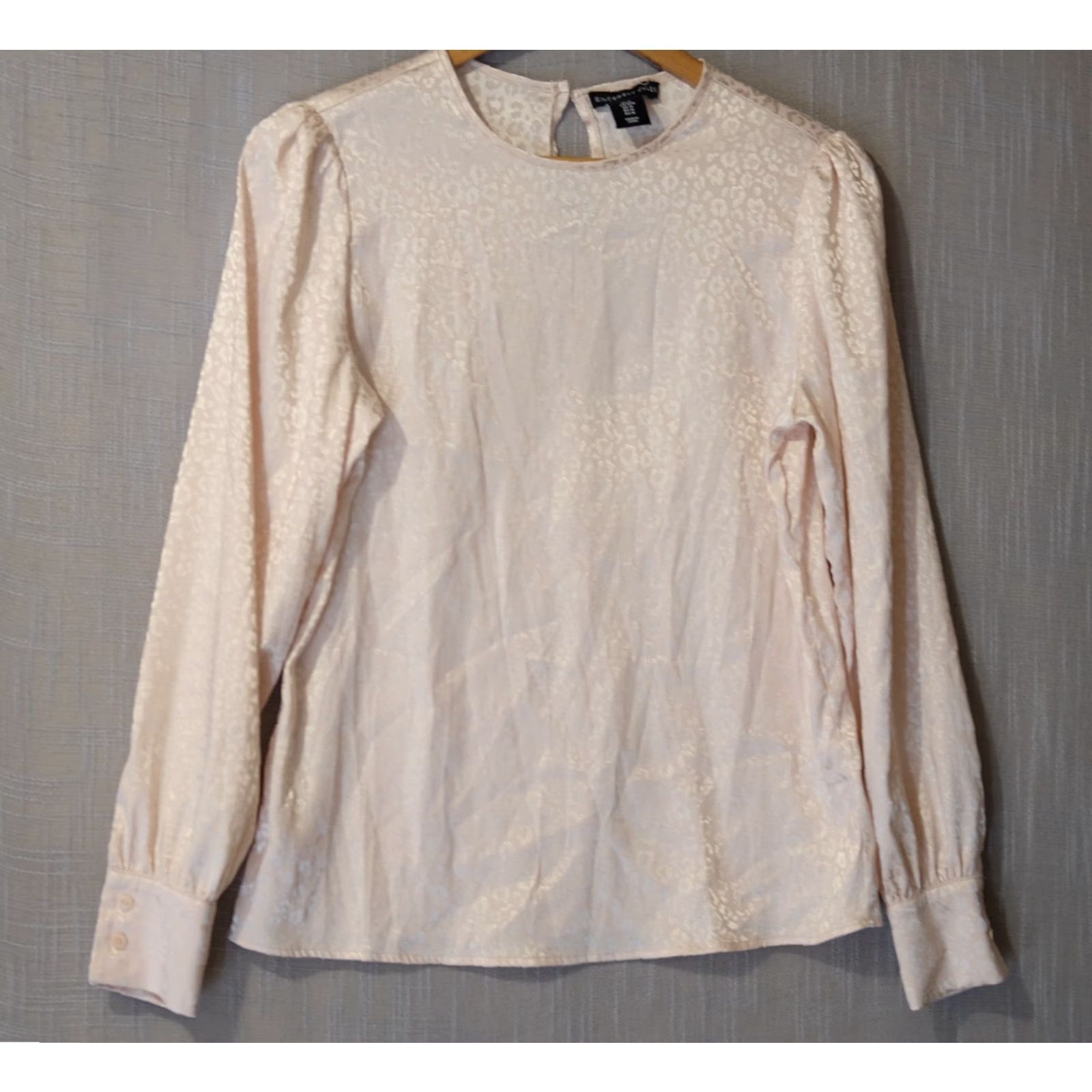 Vintage Sincerely Jules Animal Print Silky Top Pale Pink Lightweight Womens M Blouse Shirt Puff Sleeve Crew Neck Satin Polyester/Spandex Vintage No Size M / US 6-8 / IT 42-44 - 2 Thumbnail