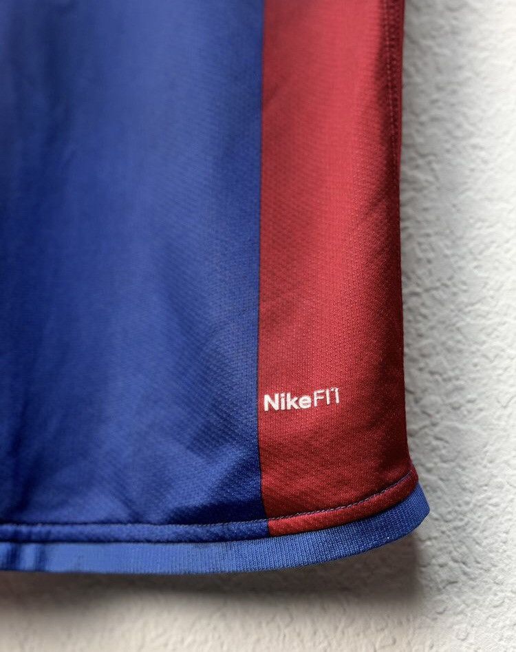 Other FC Barcelona Nike Vintage 2006/07 Jersey Size US S / EU 44-46 / 1 - 10 Thumbnail