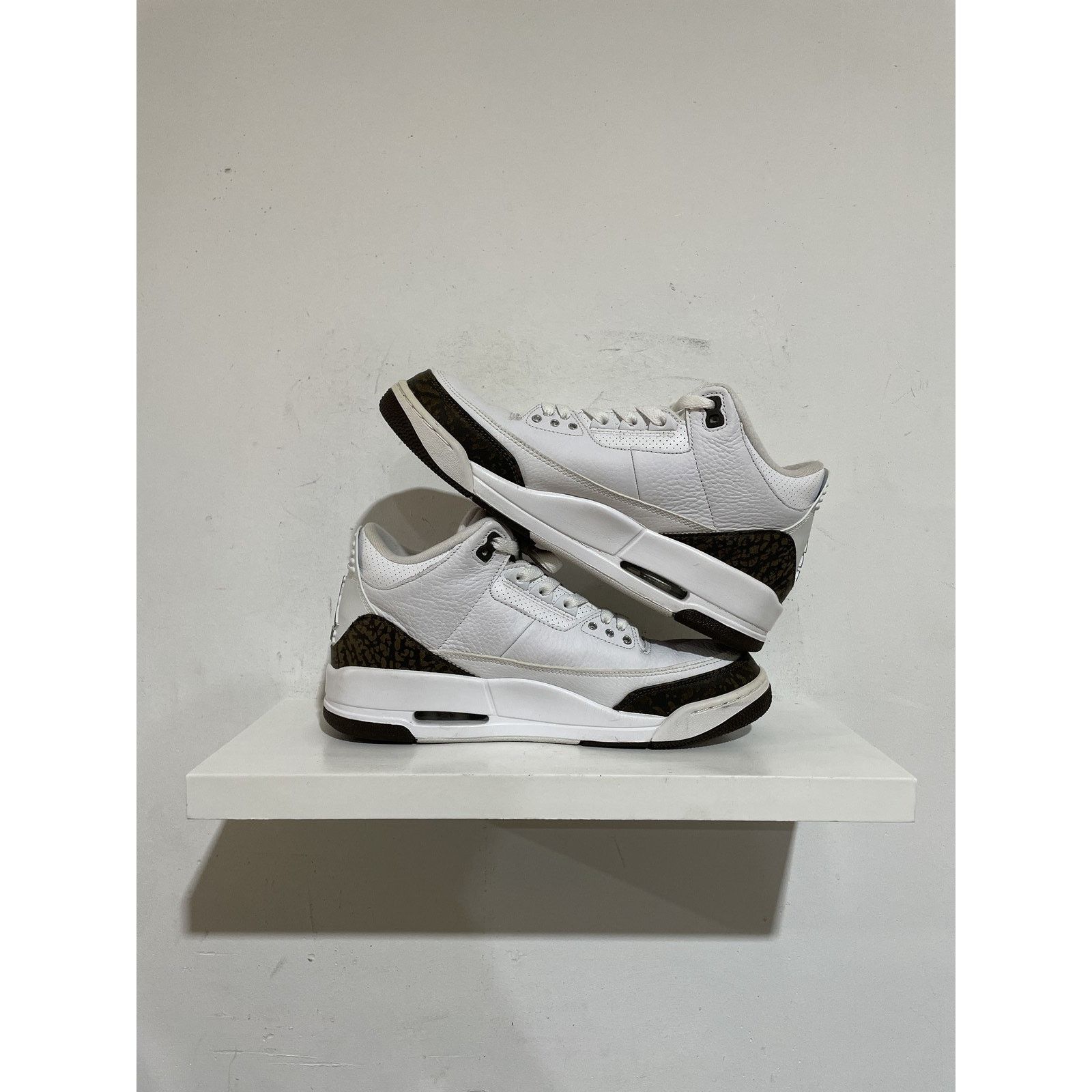 Nike NIKE JORDAN 3 MOCHA SIZE 9 PREOWNED Size US 9 / EU 42 - 2 Thumbnail