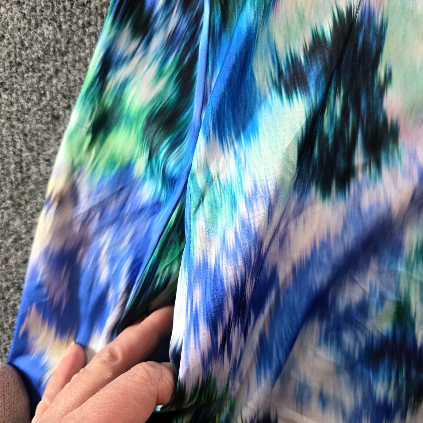 Nicole Miller Nicole Miller Dress Womens Size S Blue Green Watercolor Midi Casual Resort Satin Sheath Pockets V-Neck Sleeveless Pullover Microgeometric Pattern Size S / US 4 / IT 40 - 5 Thumbnail