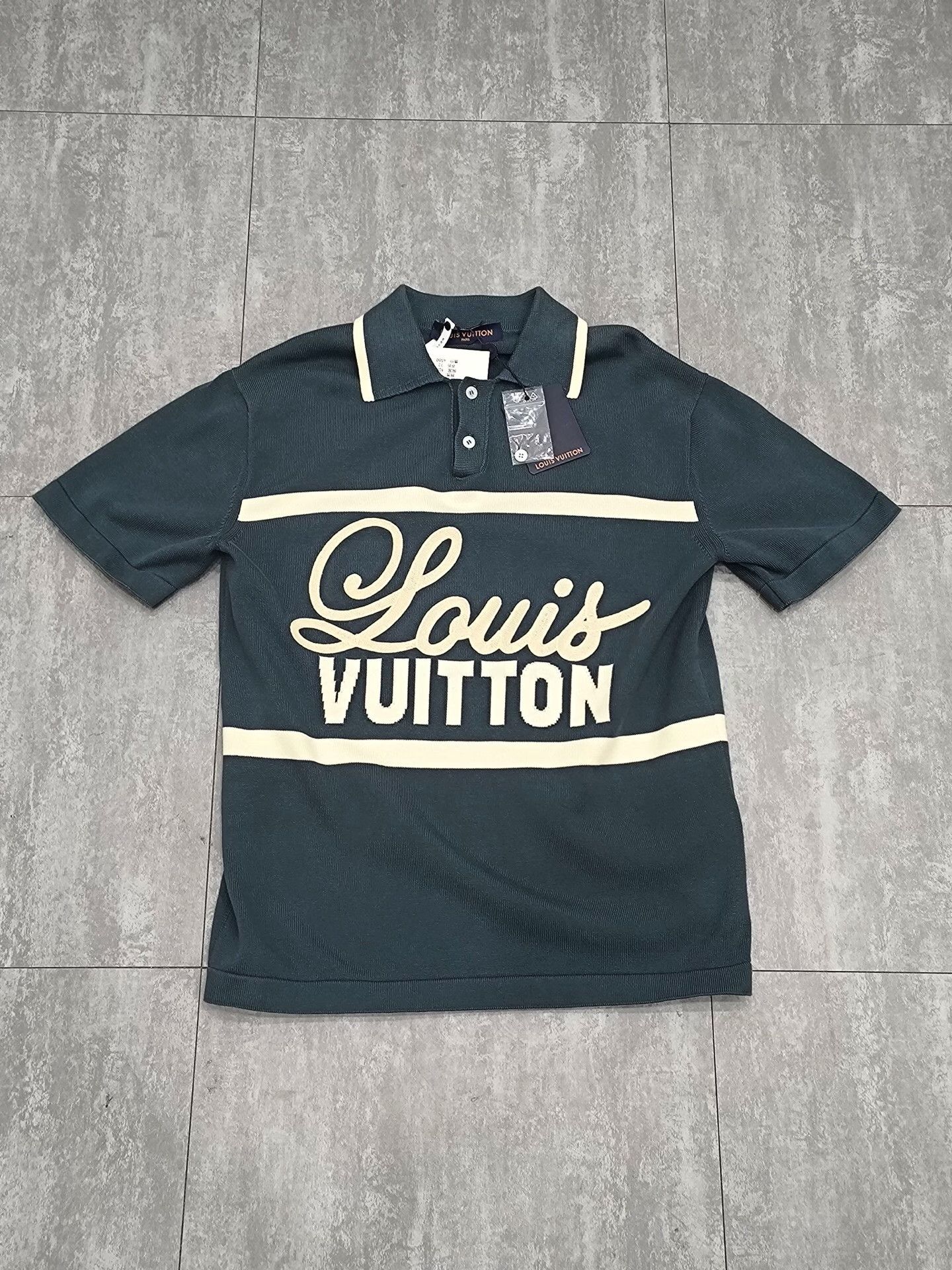 Louis Vuitton Louis Vuitton Green Polo s Men Size US S / EU 44-46 / 1 - 1 Thumbnail