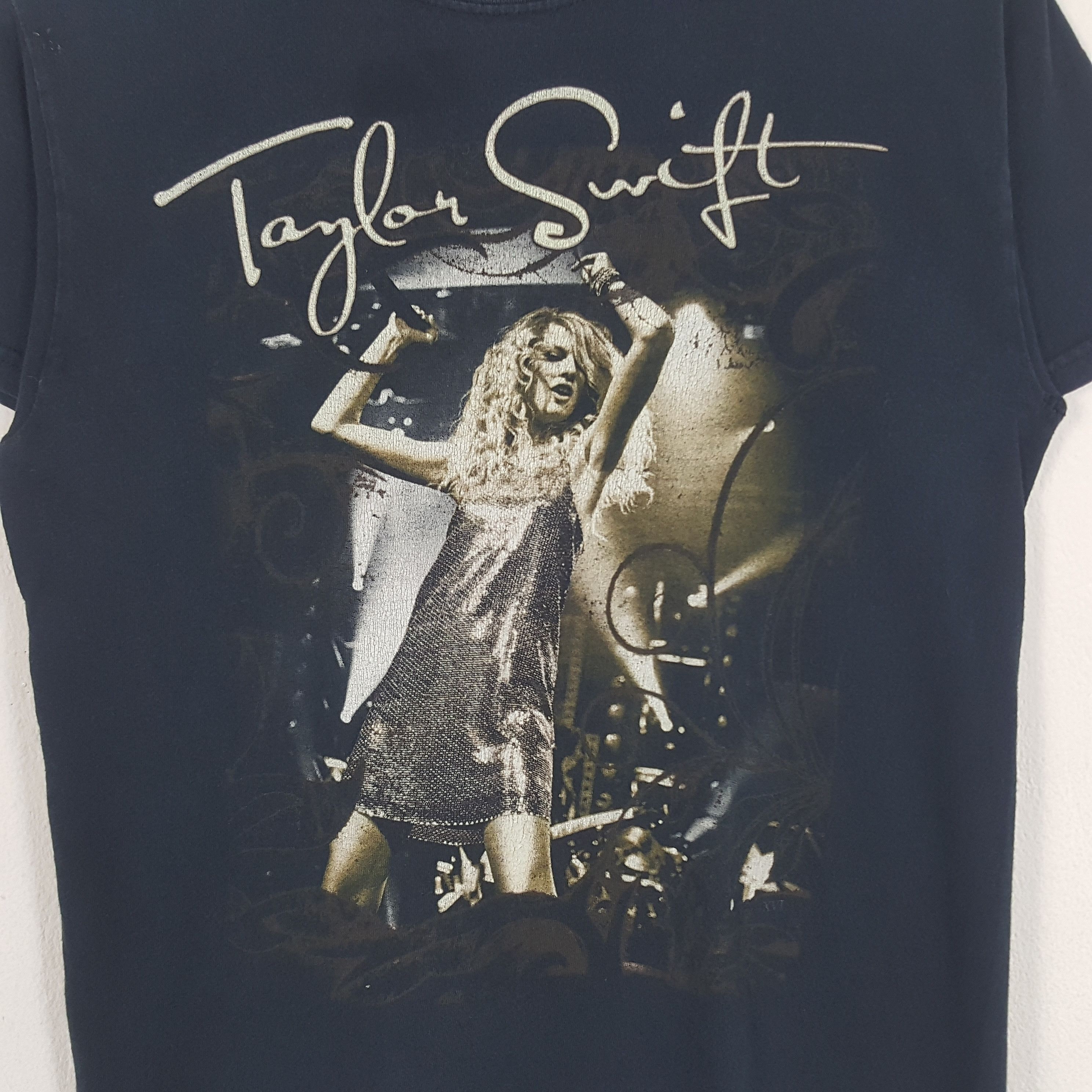 Band Tees × Vintage Vintage Taylor Swift Solo Singer Songwriter Tshirt Size US S / EU 44-46 / 1 - 2 Thumbnail