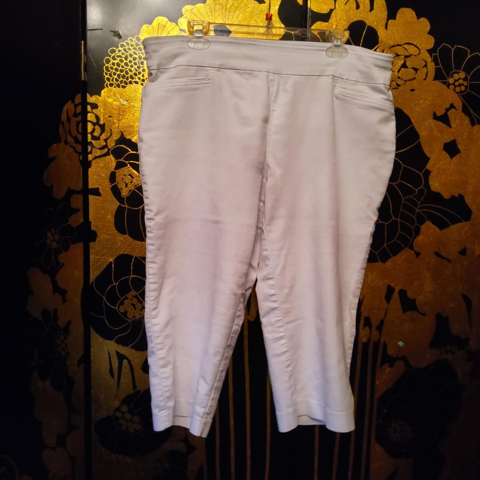 Croft & Barrow J 16 Pure Whire Capris Size 38" / US 16 / IT 52 - 1 Preview