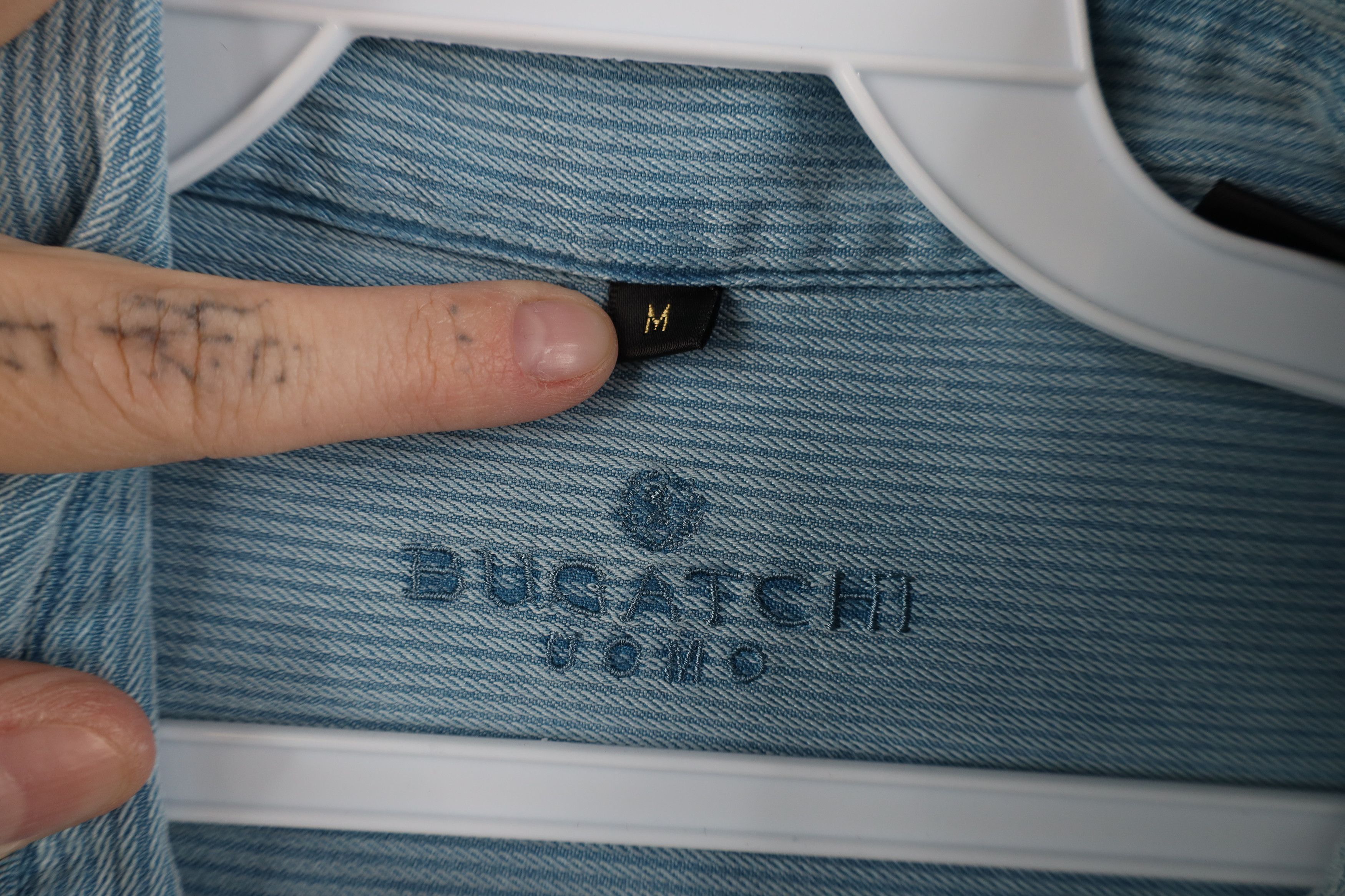 Vintage Vintage Bugatchi Uomo Silk Ribbed Collared Button Shirt Blue Size US M / EU 48-50 / 2 - 9 Thumbnail