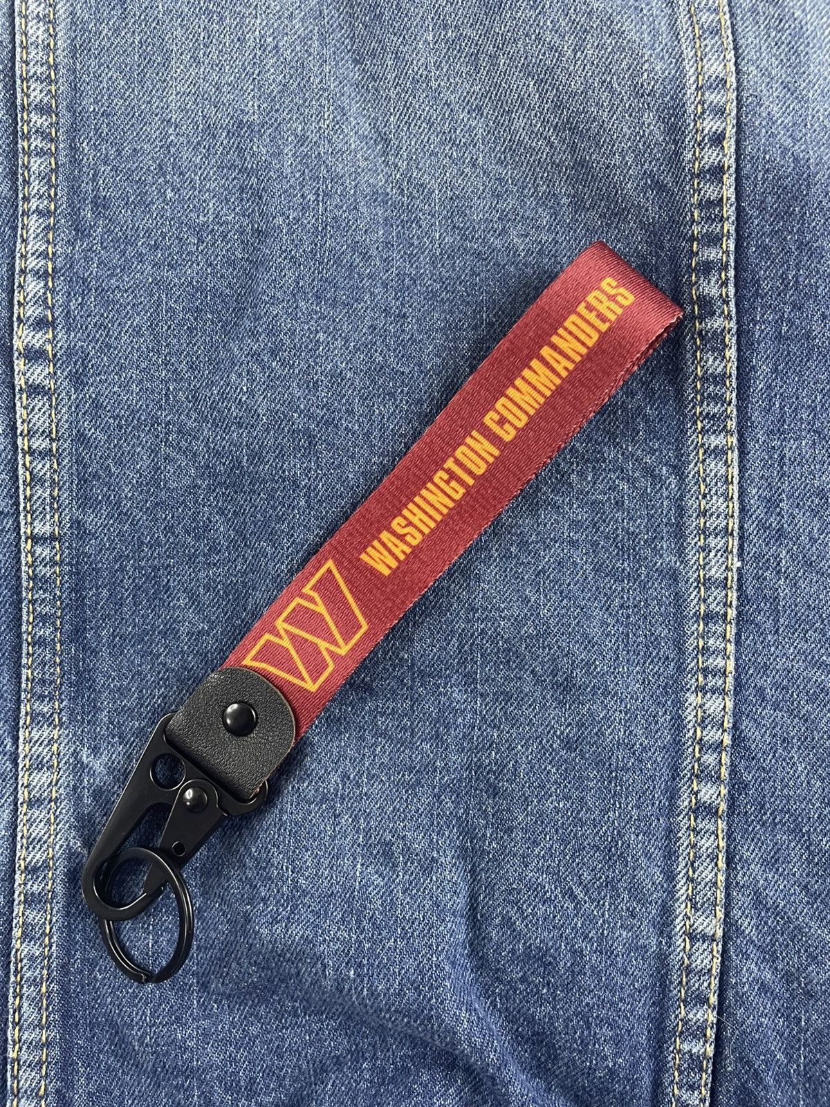 Other Washington Commanders Keychain Size ONE SIZE - 1 Thumbnail
