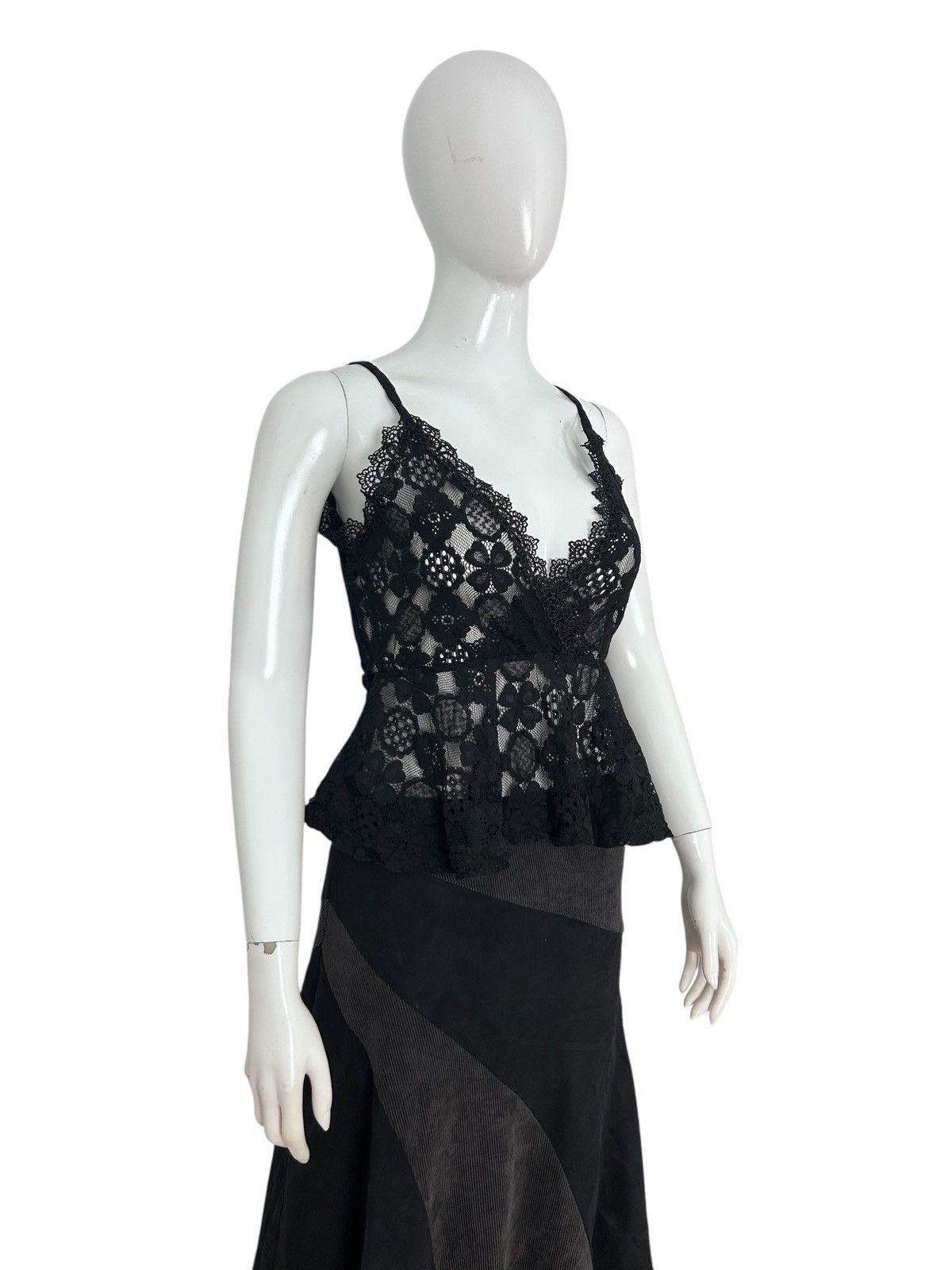 Japanese Brand Vintage Y2K Black Lace Peplum Cami Top Size S / US 4 / IT 40 - 2 Thumbnail