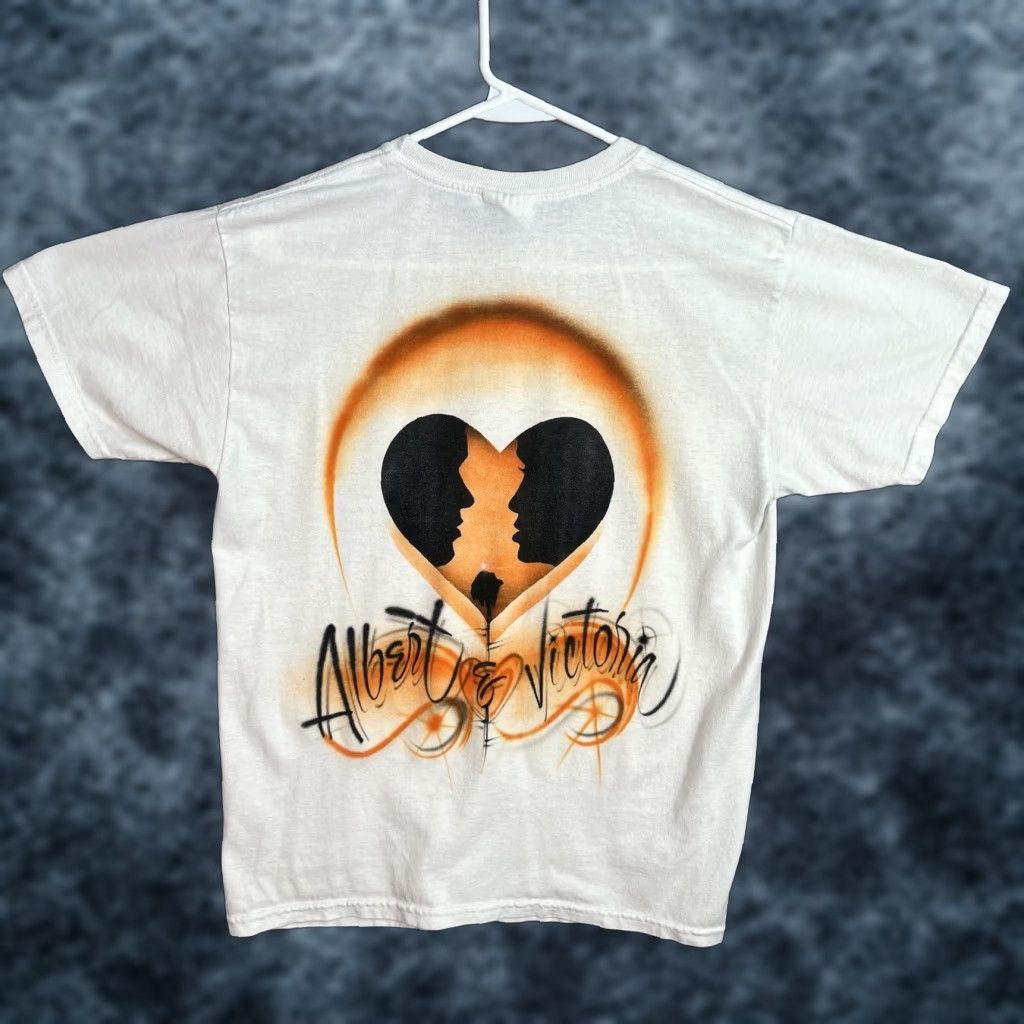Hanes VINTAGE 1990s Hanes Cotton Blend Graphic Tee Short Sleeve Adult Men S White Love Heart Couple Airbrush T Shirt Size US S / EU 44-46 / 1 - 1 Thumbnail