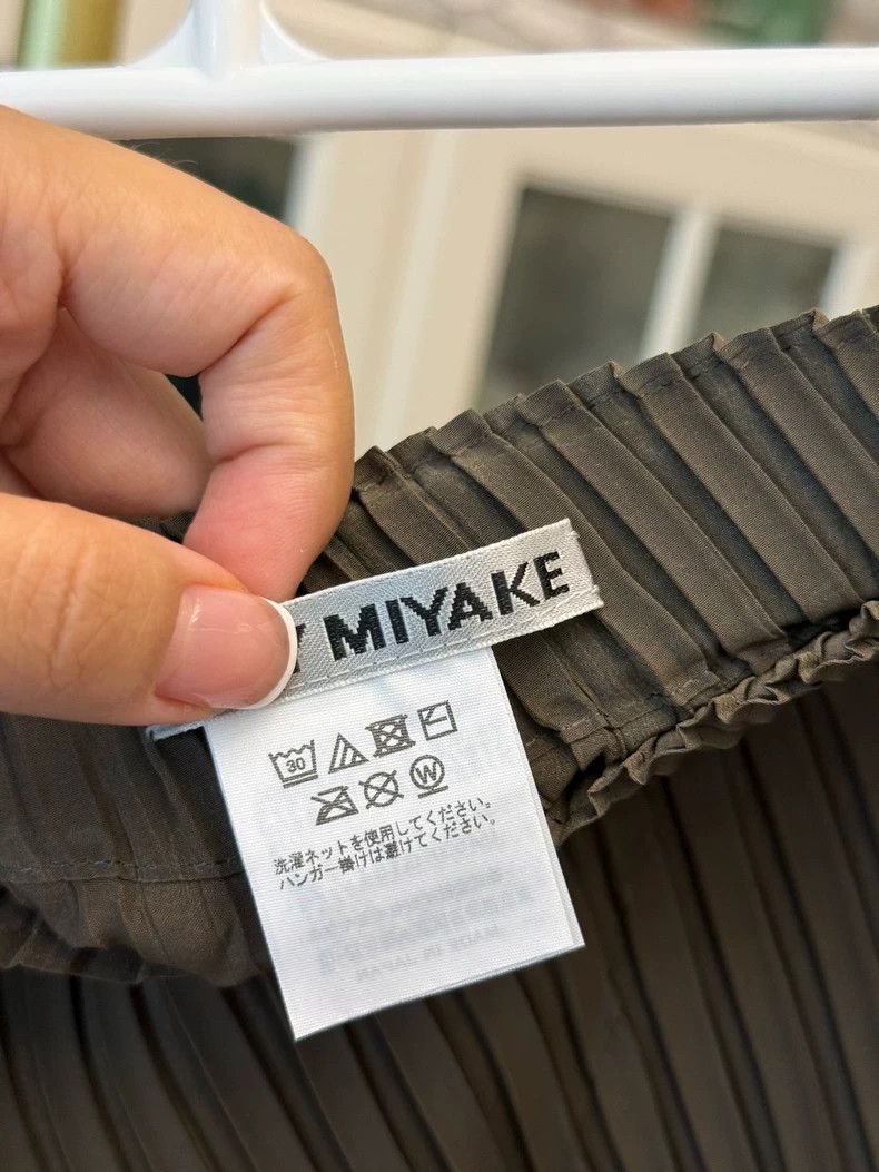 Issey Miyake Issey Miyake Olive-colored pleated skirt Size 25" / US 0 / IT 36 - 4 Thumbnail