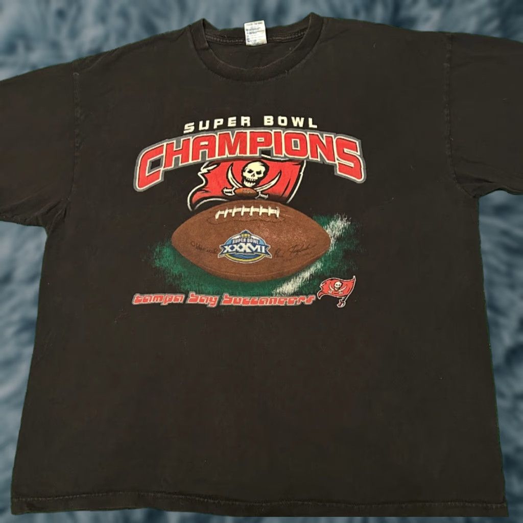 Champion VINTAGE Tampa Bay Buccaneers Super Bowl Champions 2003 VTG Shirt XL Mens Black Sports 90s Florida Hip Hop Size US XL / EU 56 / 4 - 1 Thumbnail