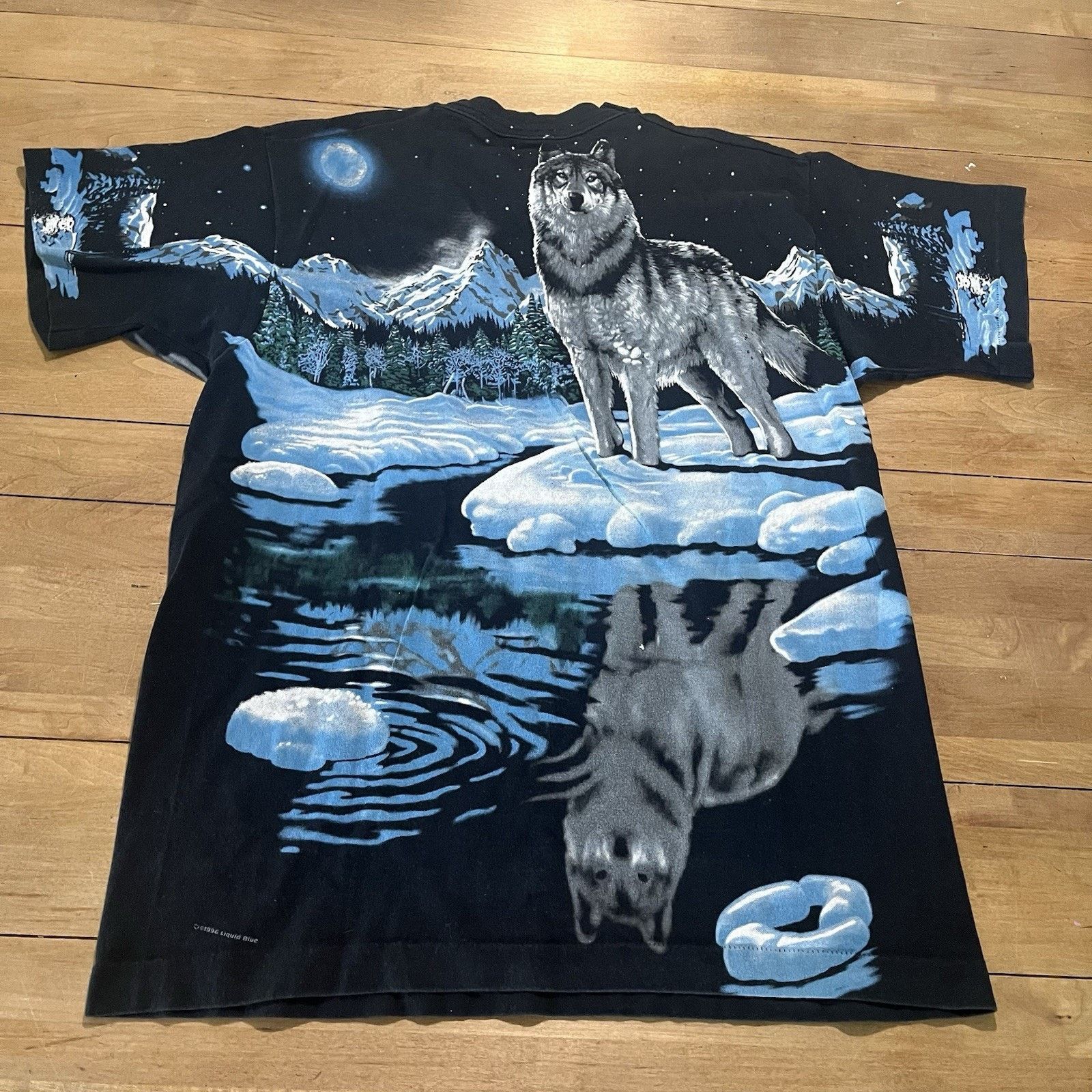 Liquid Blue Vintage 90’s Liquid Blue Wolf All Over Print Animal Nature Size US L / EU 52-54 / 3 - 2 Thumbnail