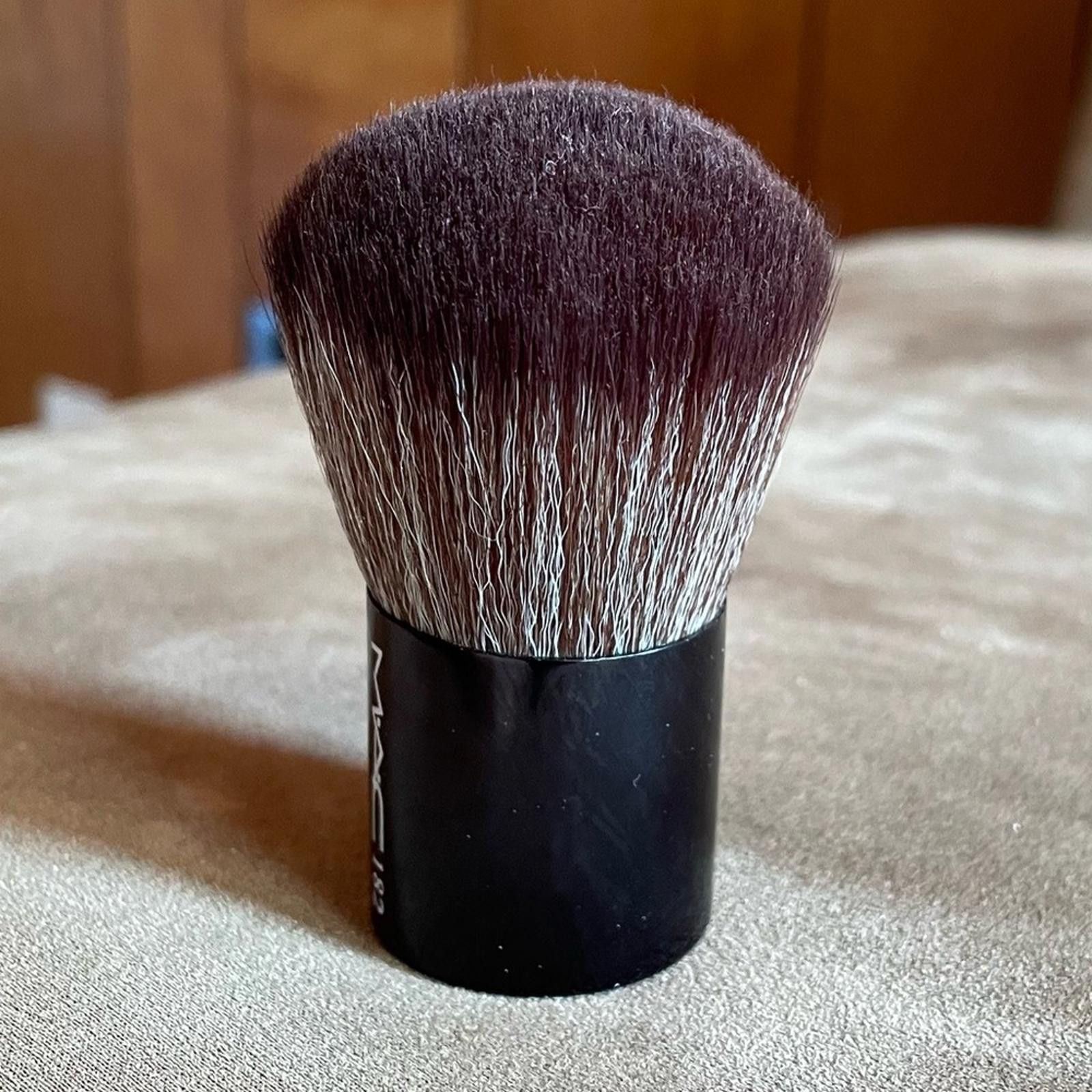 Other MAC Cosmetics 182 SYNTHETIC BUFFER BRUSH EUC Size ONE SIZE - 2 Thumbnail