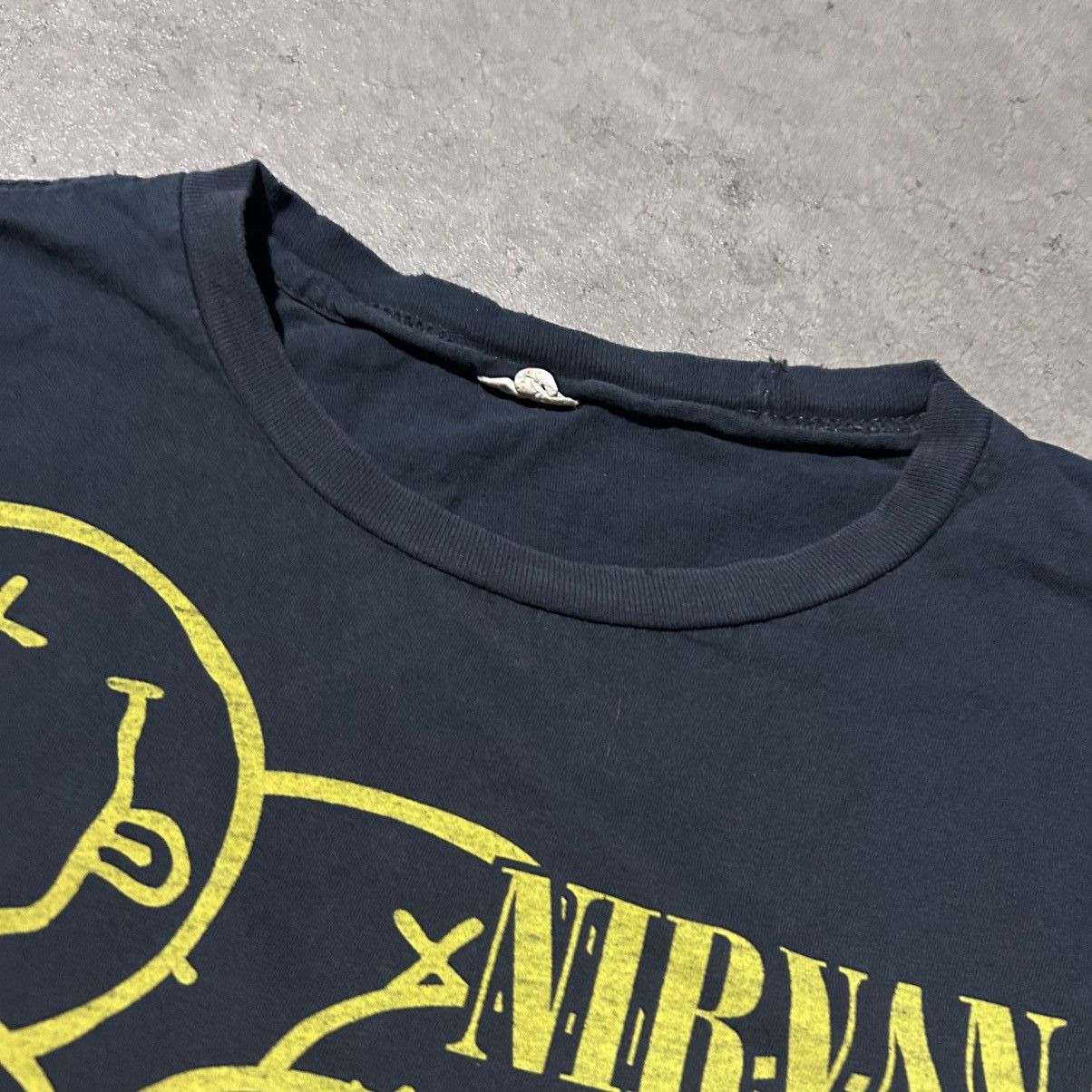 Anvil Y2k nirvana smiley band tee shirt xl Size US XL / EU 56 / 4 - 3 Thumbnail