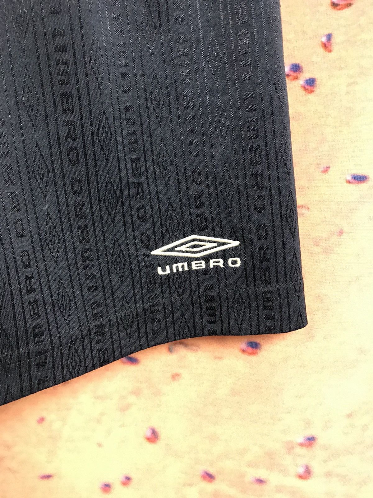 Umbro Vintage Umbro 90s monogram shorts size M Size US 32 / EU 48 - 2 Thumbnail