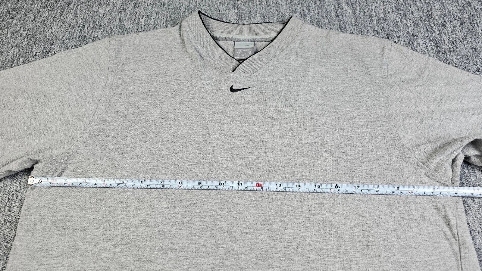 Nike Nike Vintage Y2K Embroidered Swoosh V-Neck Tee Gray Men L Size US L / EU 52-54 / 3 - 9 Thumbnail