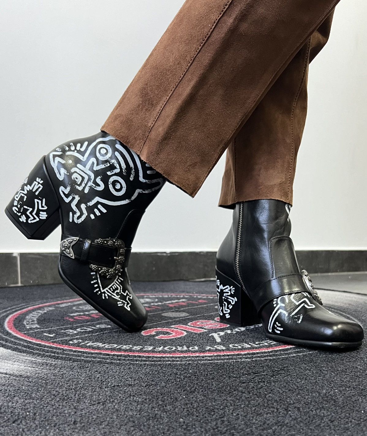 Coach × Keith Haring Coach x Keith Haring crazy graffiti boots Size US 7.5 / IT 37.5 - 3 Thumbnail