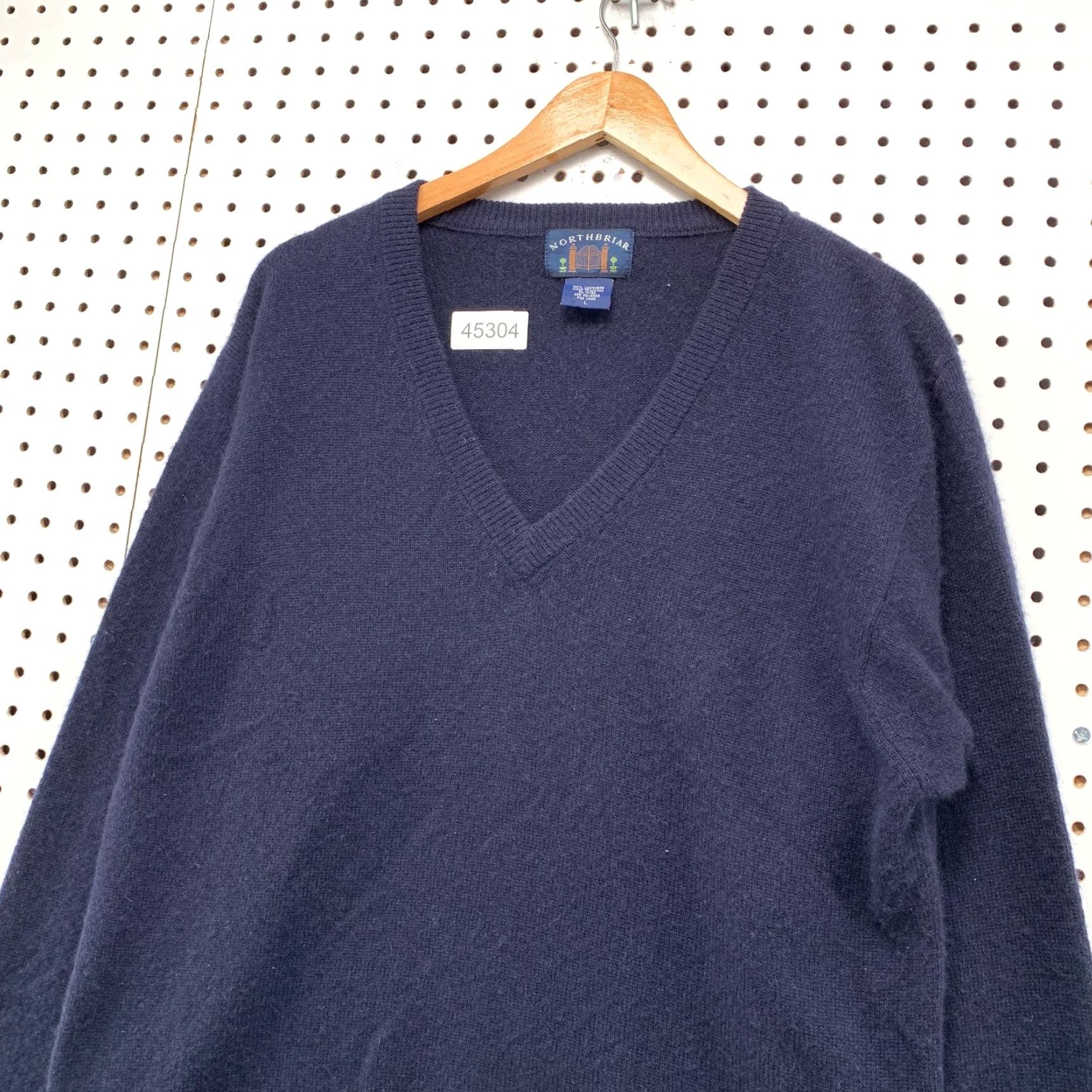 Vintage VINTAGE Northbriar Sweater Mens Large 100% Cashmere Navy Blue V-Neck Pullover Knit Winter Casual Mens Size US L / EU 52-54 / 3 - 3 Thumbnail