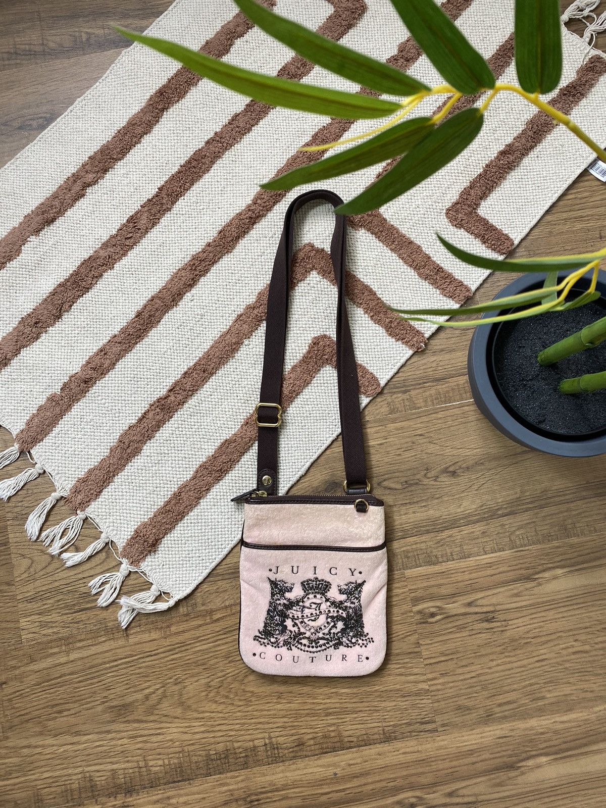 CUTE VELOUR VINTAGE JUICY COUTURE CROSSBODY BAG